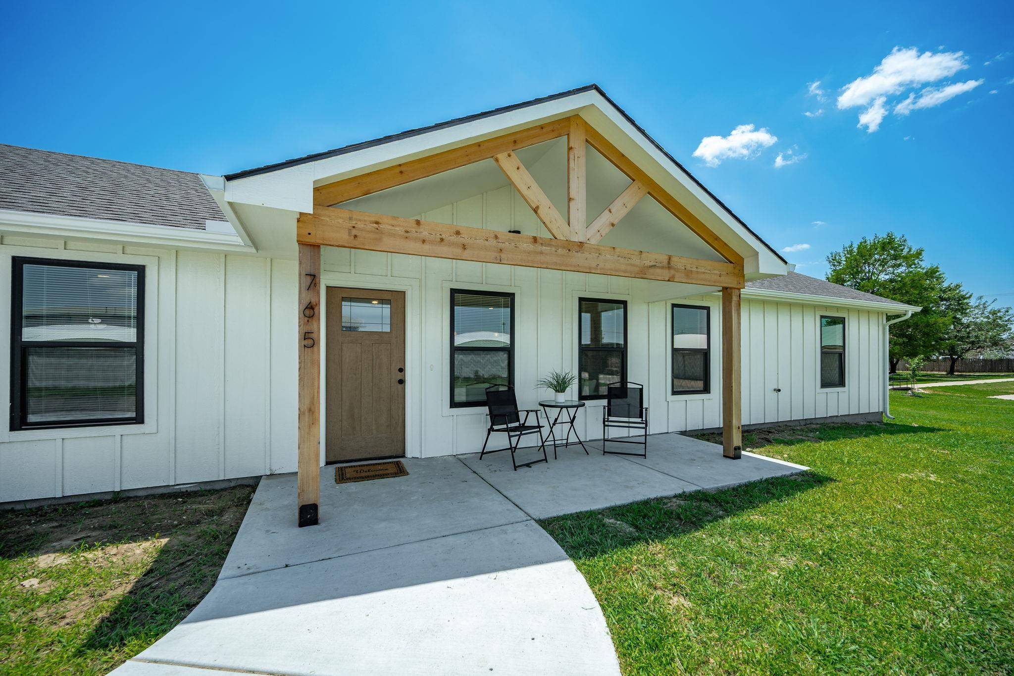 765 N Kansas Ct, Benton, KS 67017