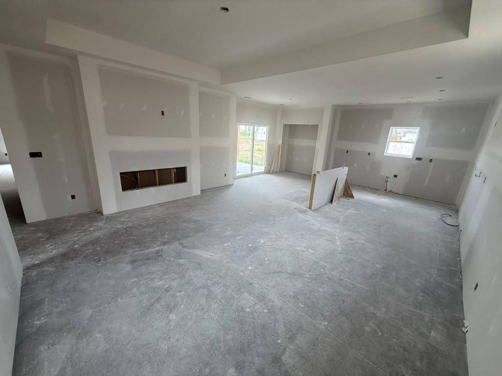 8962 E Joshua St, Bel Aire, KS 67226