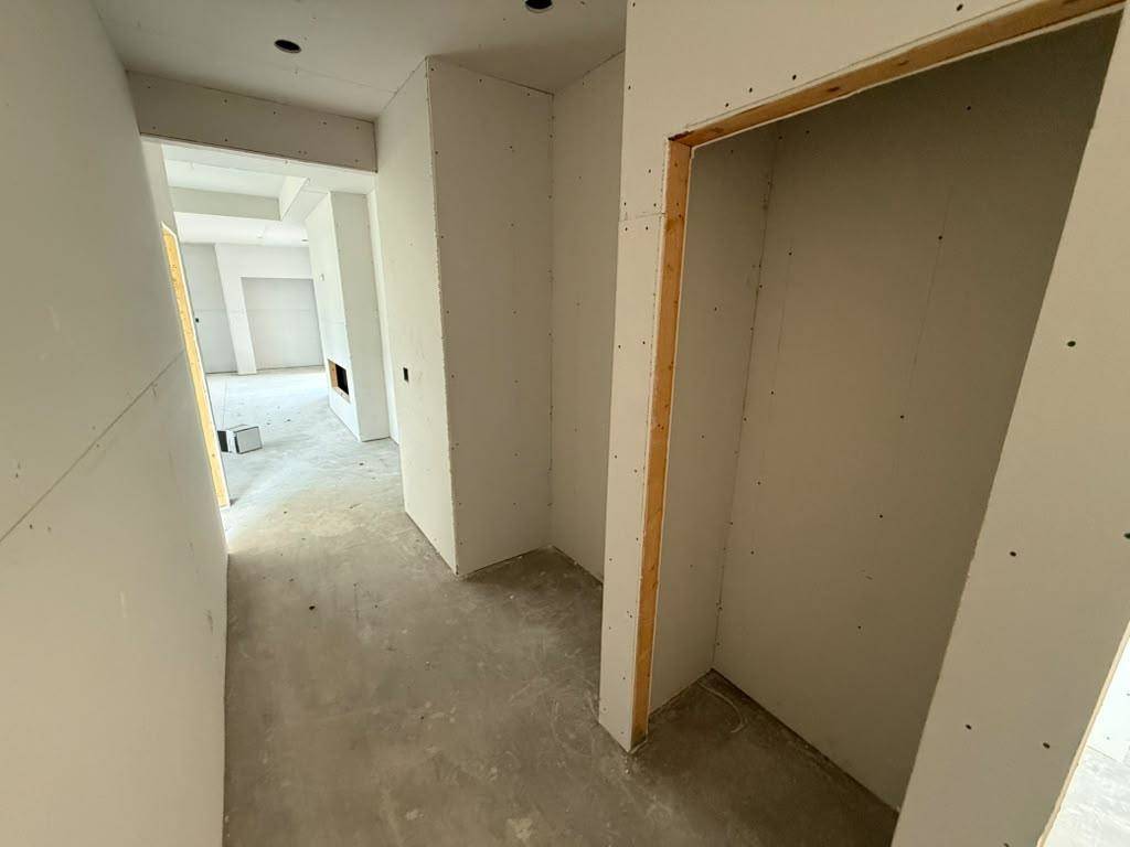 8956 E Joshua St, Bel Aire, KS 67226