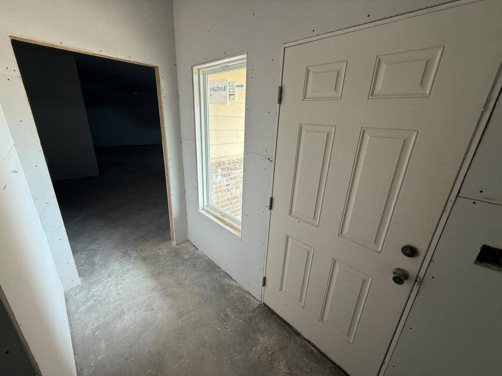 8956 E Joshua St, Bel Aire, KS 67226