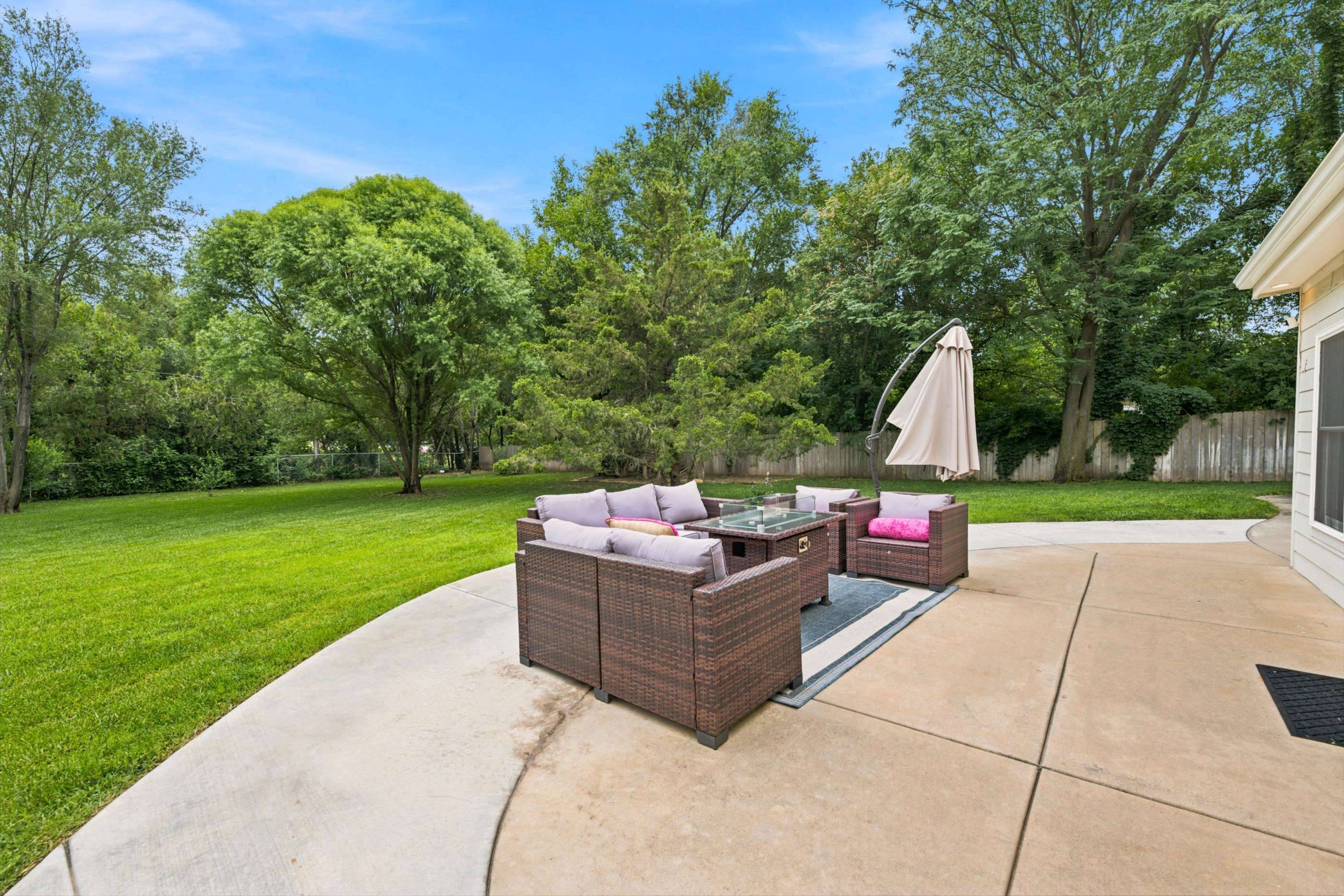 9 W Rolling Hills Dr, Wichita, KS 67212