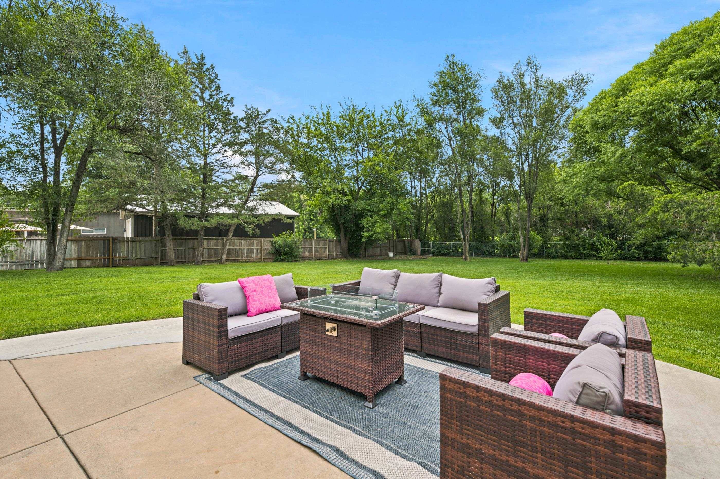 9 W Rolling Hills Dr, Wichita, KS 67212