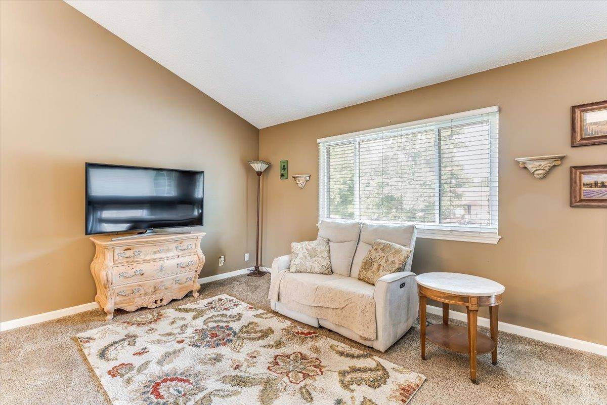 5434 S Washington Ave, Wichita, KS 67216