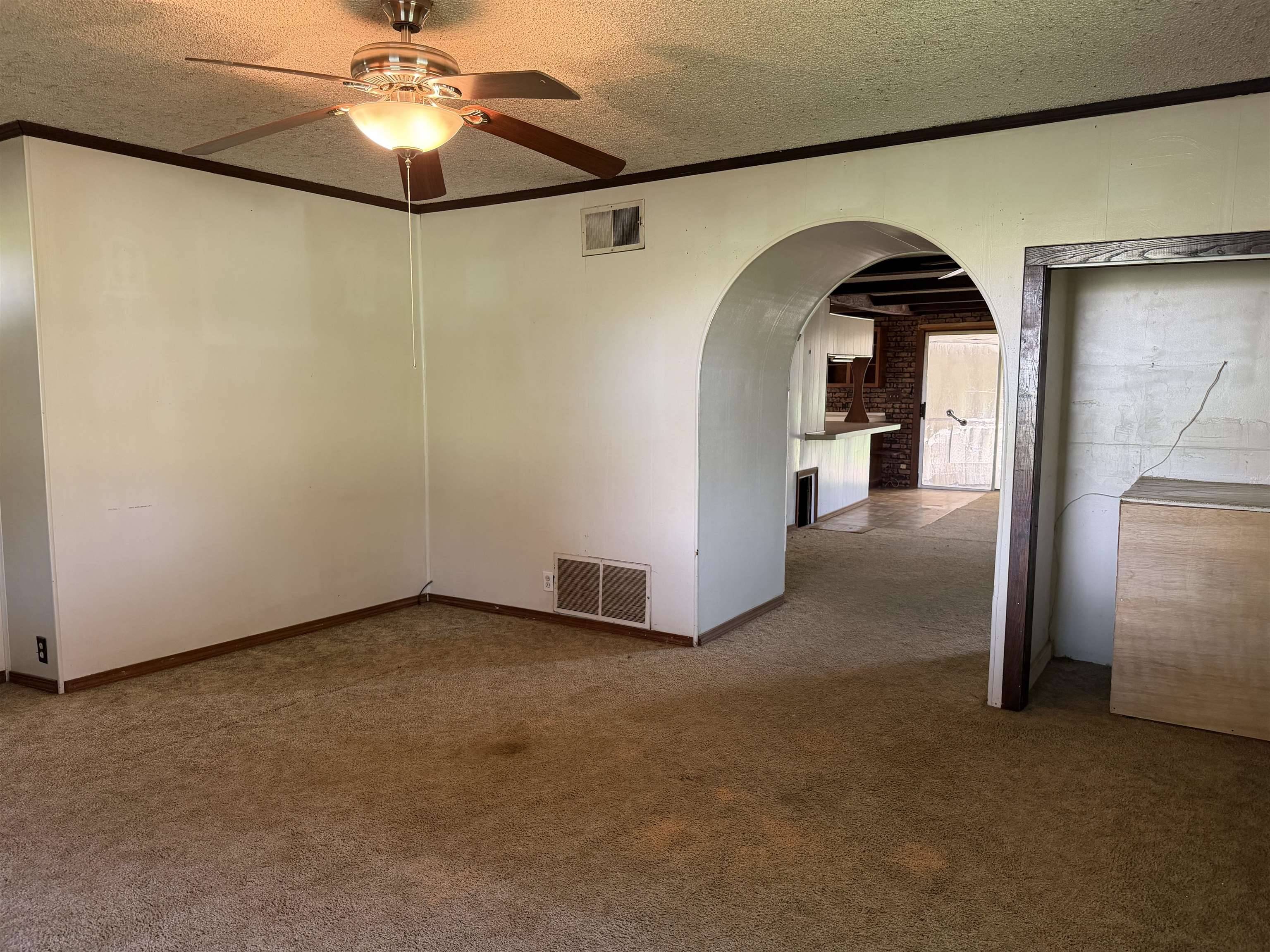 521 N Mulberry St, Eureka, KS 67045