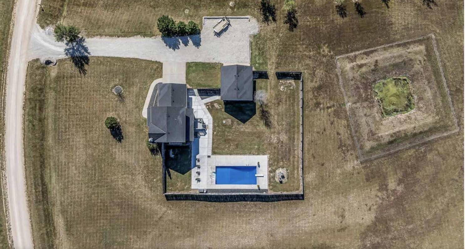 8615 Amber Ridge, Viola, KS 67149
