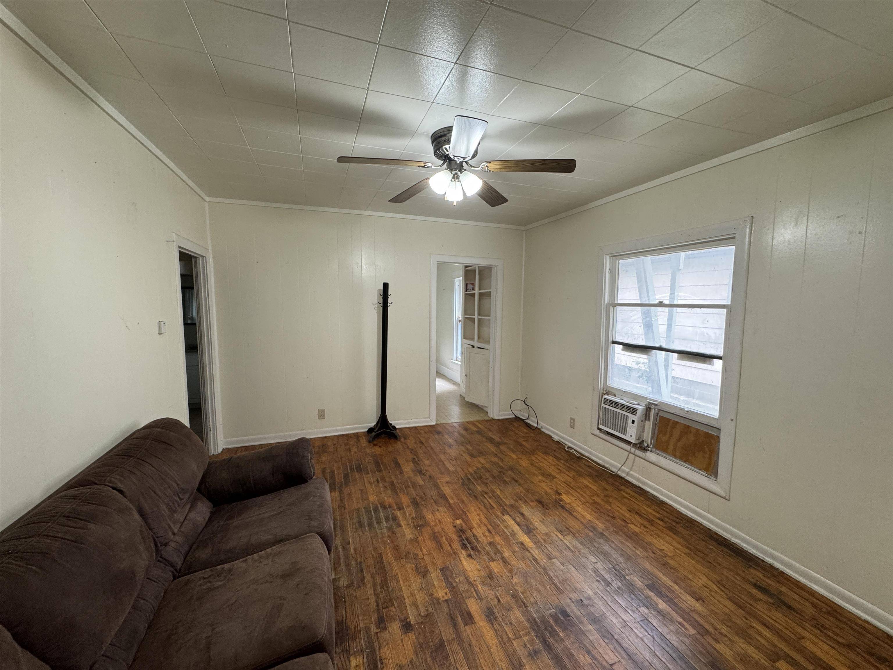 120 W 7th, Winfield, KS 67156