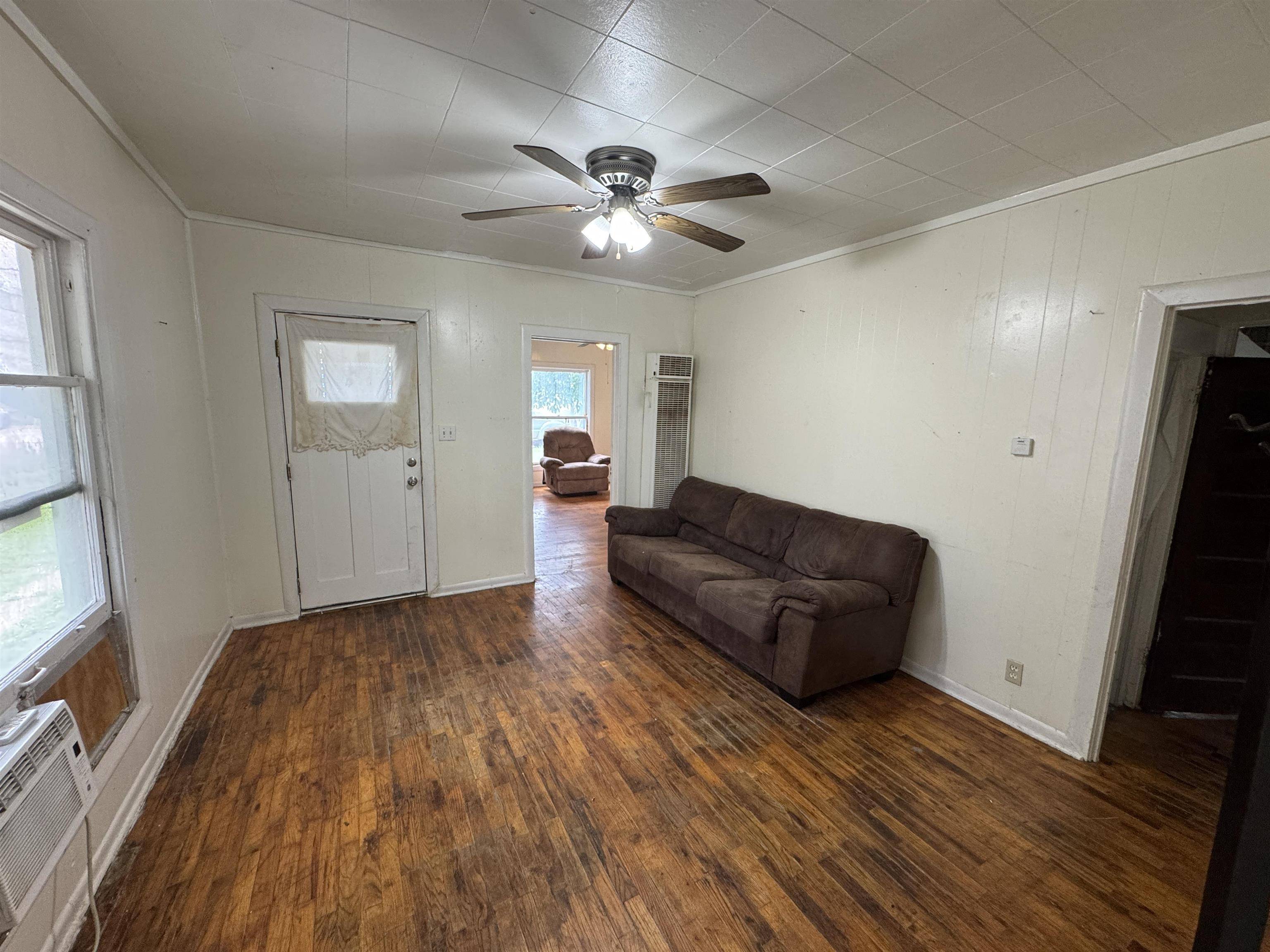 120 W 7th, Winfield, KS 67156