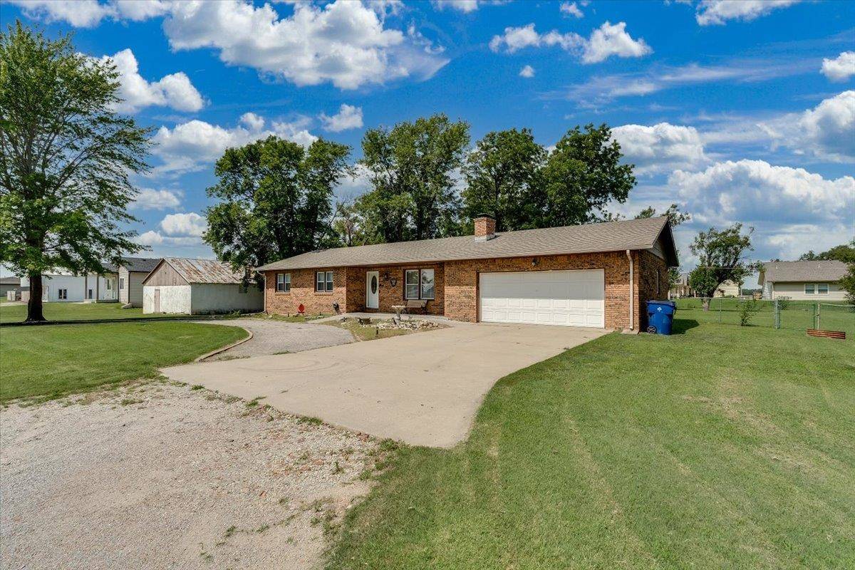 211 S Commercial Ave, Sedgwick, KS 67135