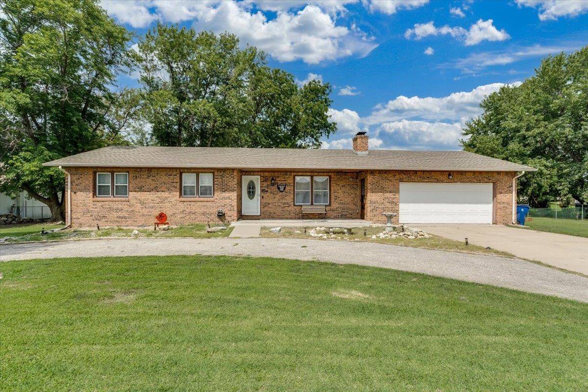 211 S Commercial Ave, Sedgwick, KS 67135