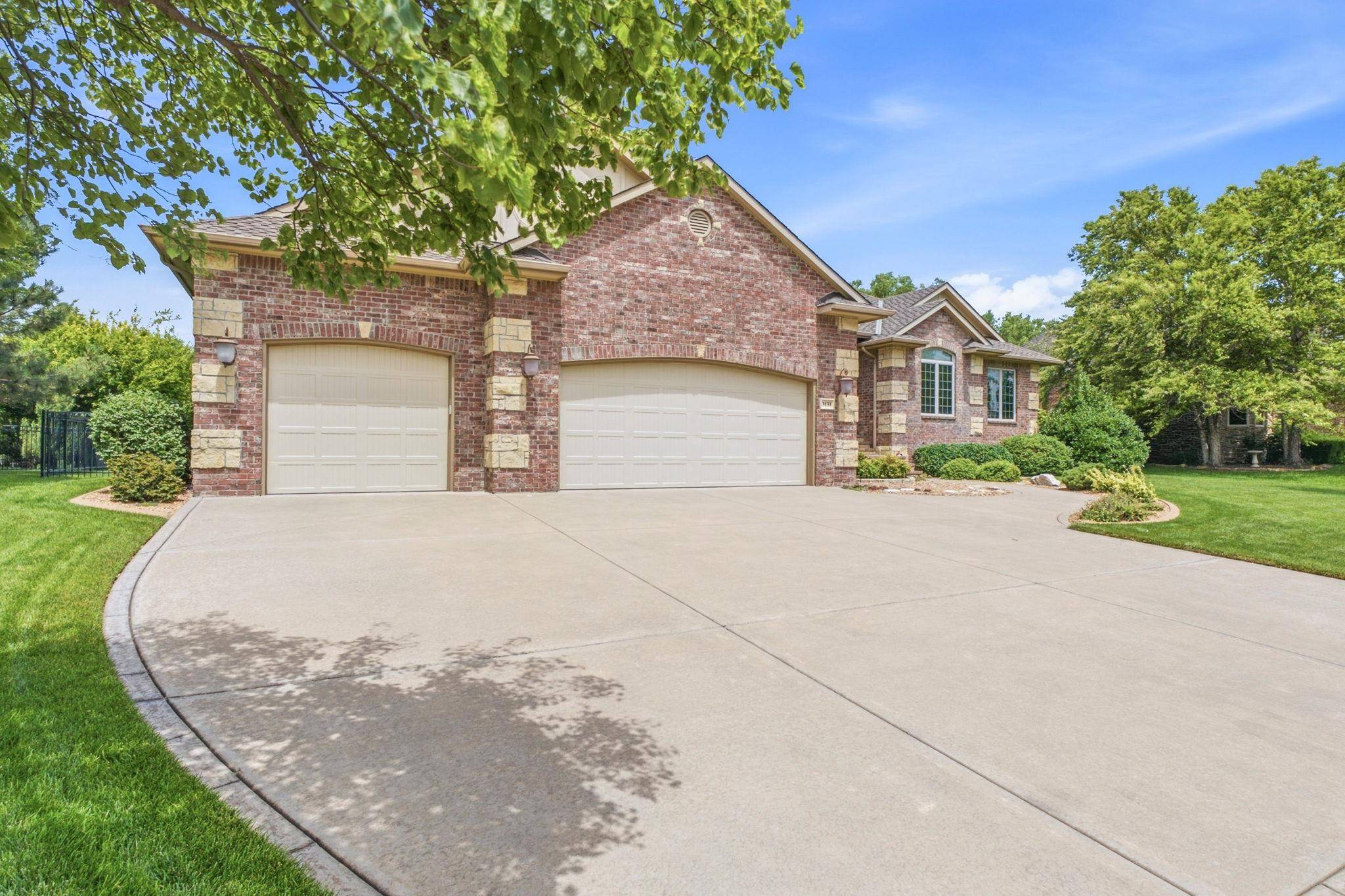3131 N Den Hollow St, Wichita, KS 67205