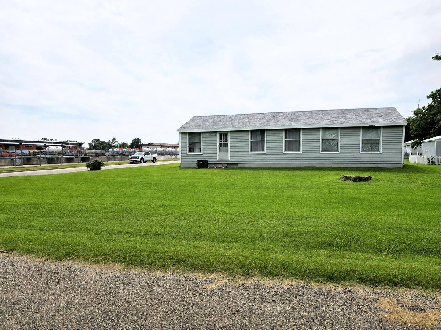 1201 N Front St, Salina, KS 67401