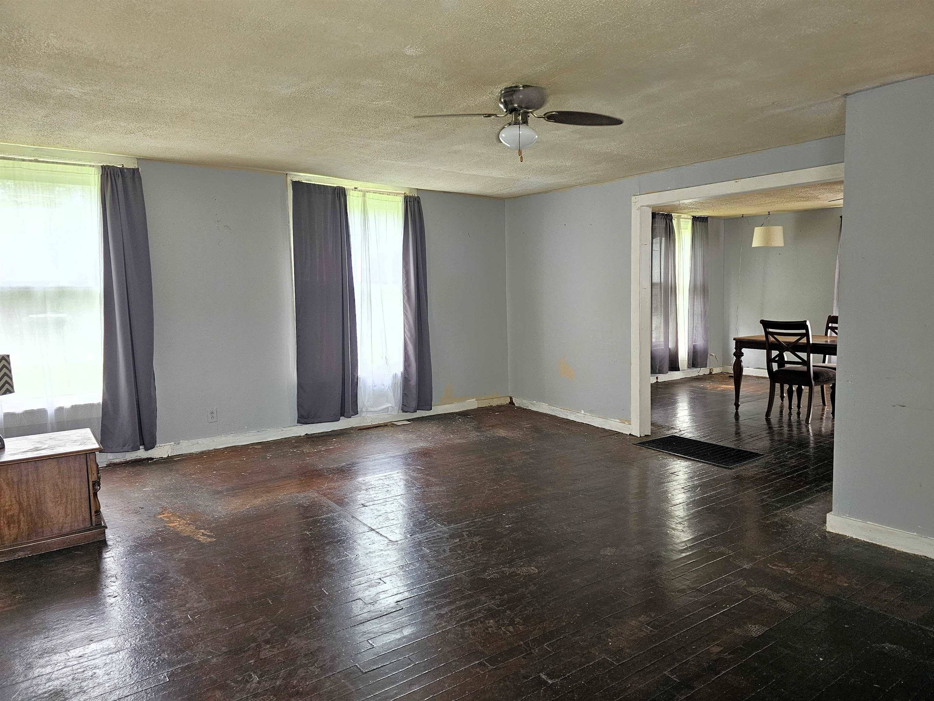 1201 N Front St, Salina, KS 67401