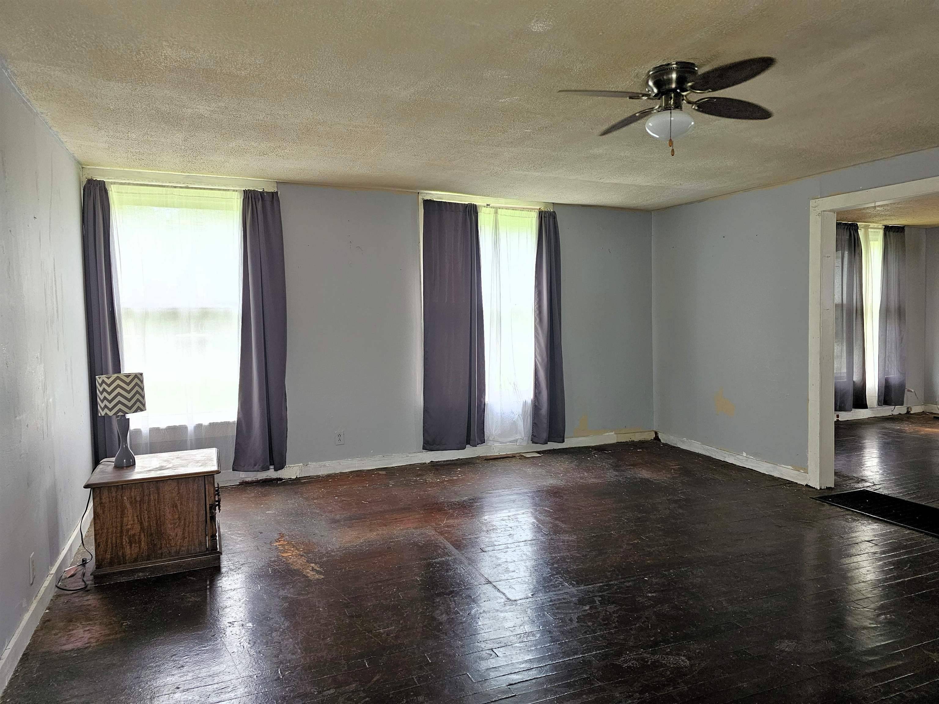1201 N Front St, Salina, KS 67401