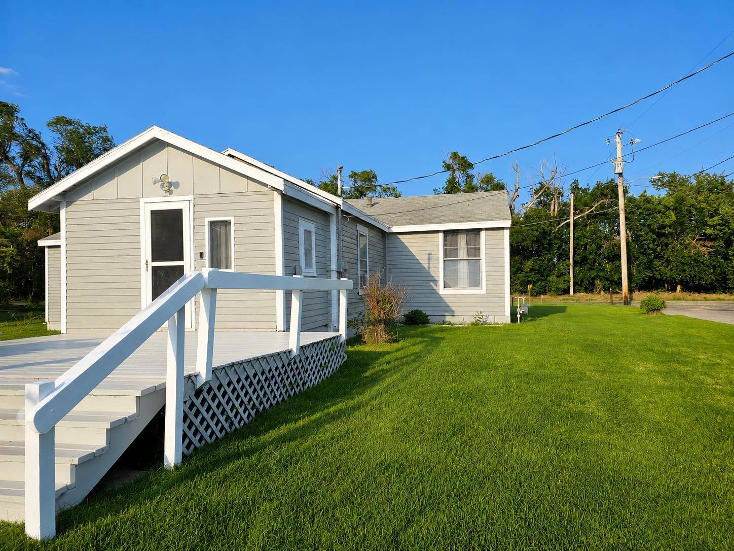 1201 N Front St, Salina, KS 67401