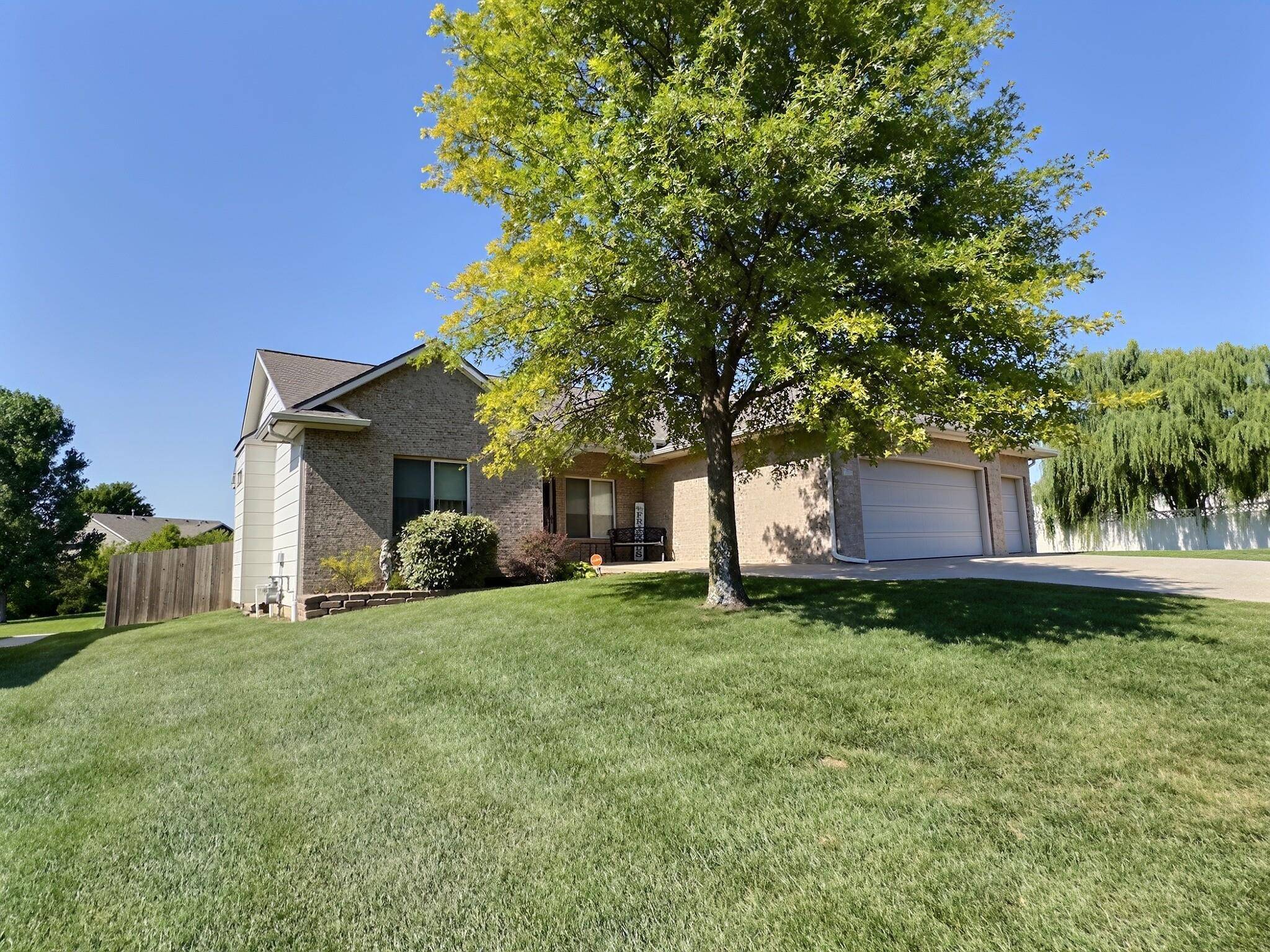 936 E Moss Wood, Derby, KS 67037