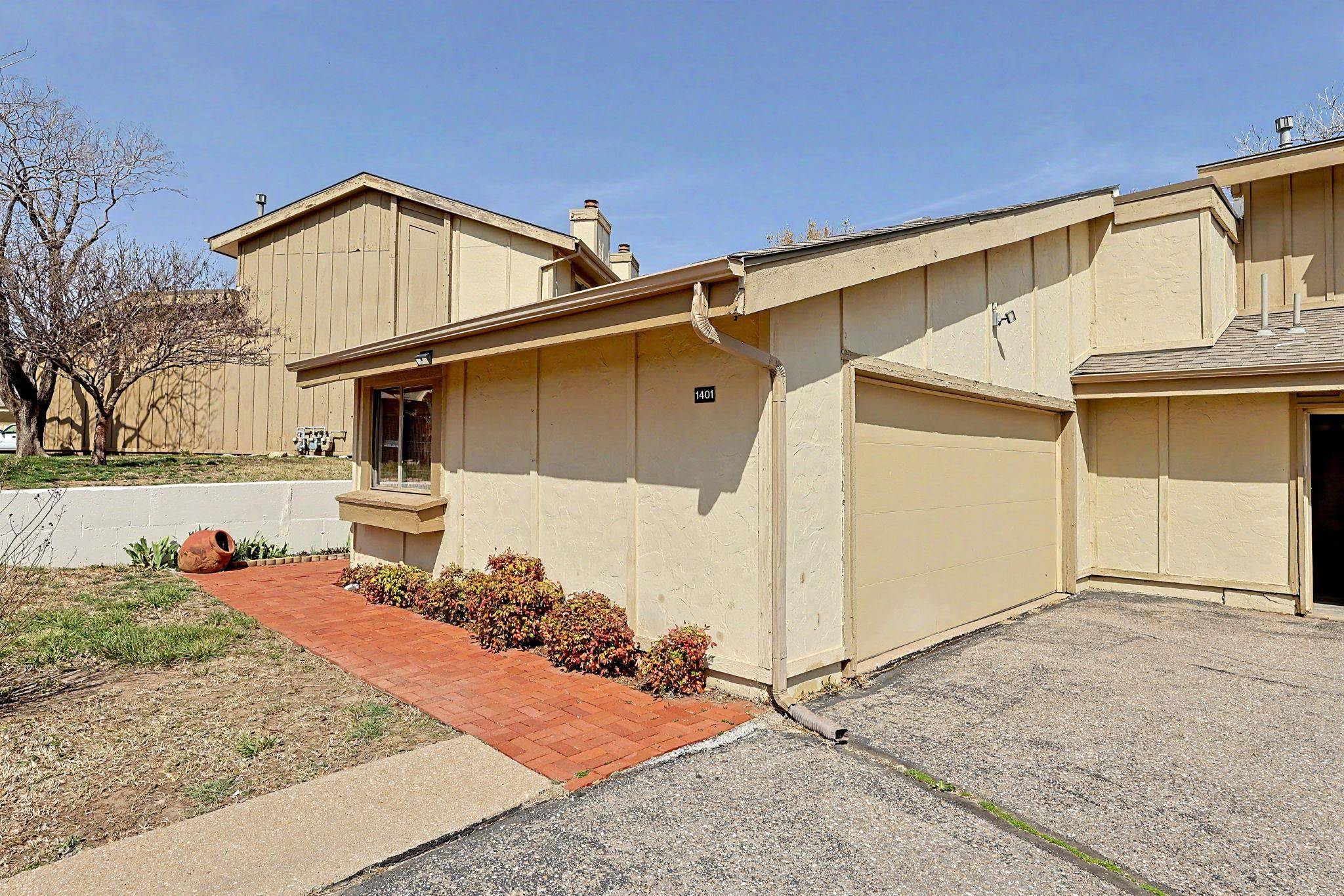 8201 E Harry #1401, Wichita, KS 67207