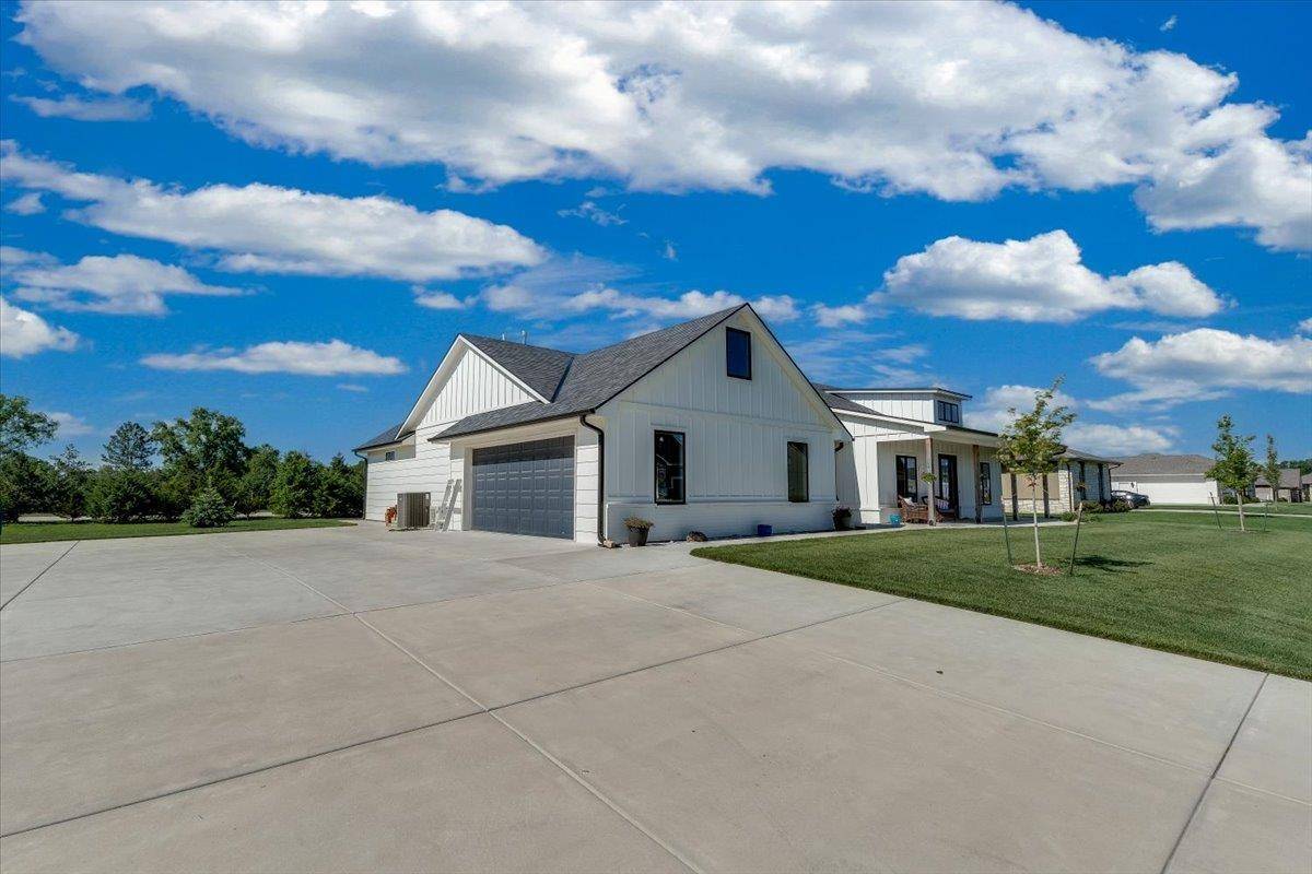 1521 E Elk Ridge Ave, Goddard, KS 67052