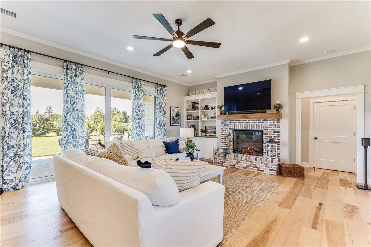 1521 E Elk Ridge Ave, Goddard, KS 67052
