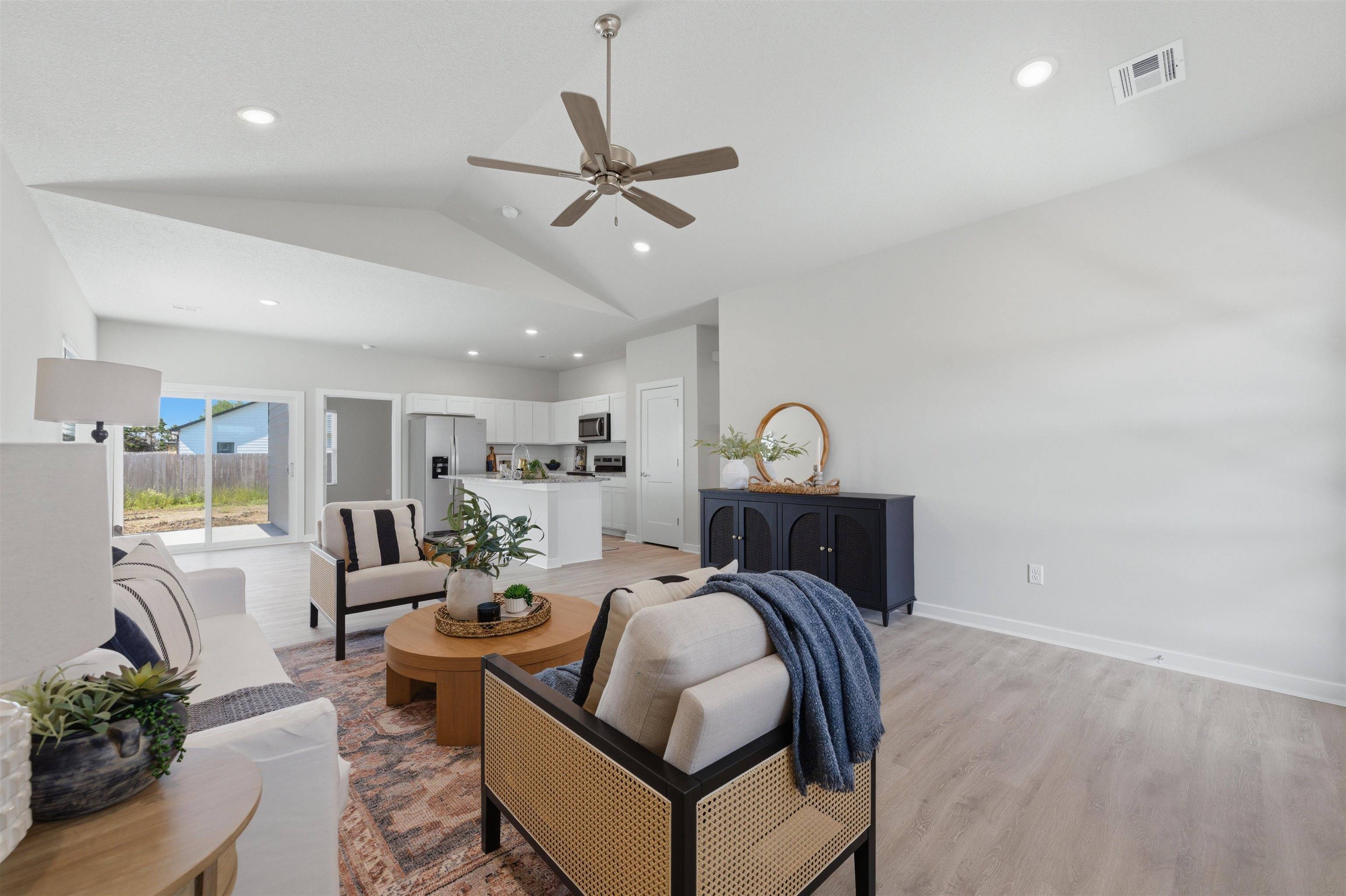 1570 N Emerald Valley Dr, Mulvane, KS 67110