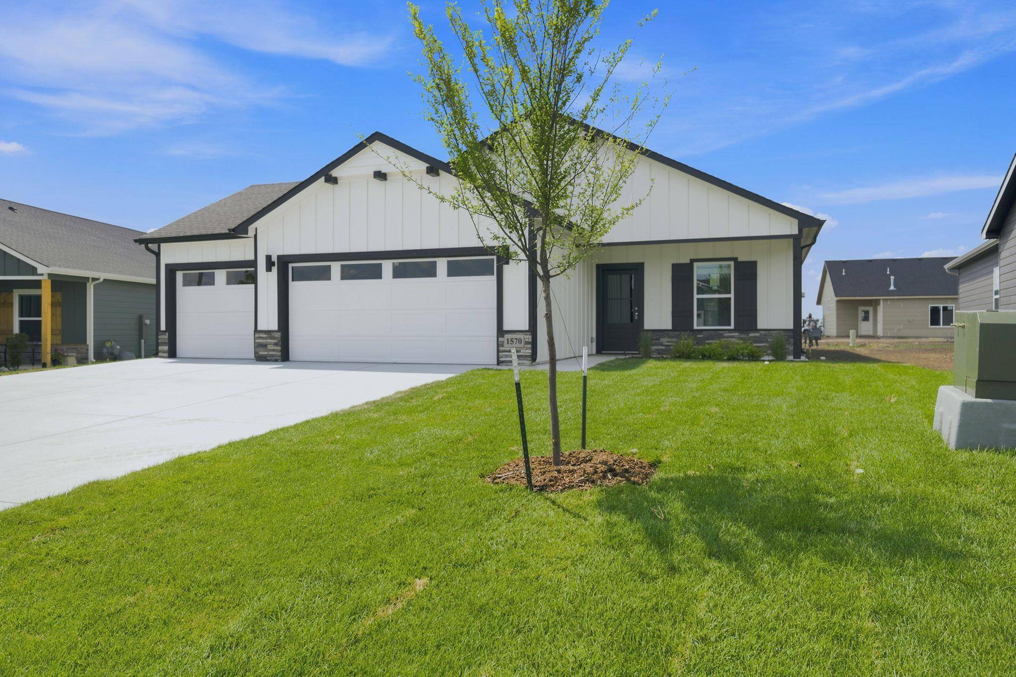 1570 N Emerald Valley Dr, Mulvane, KS 67110