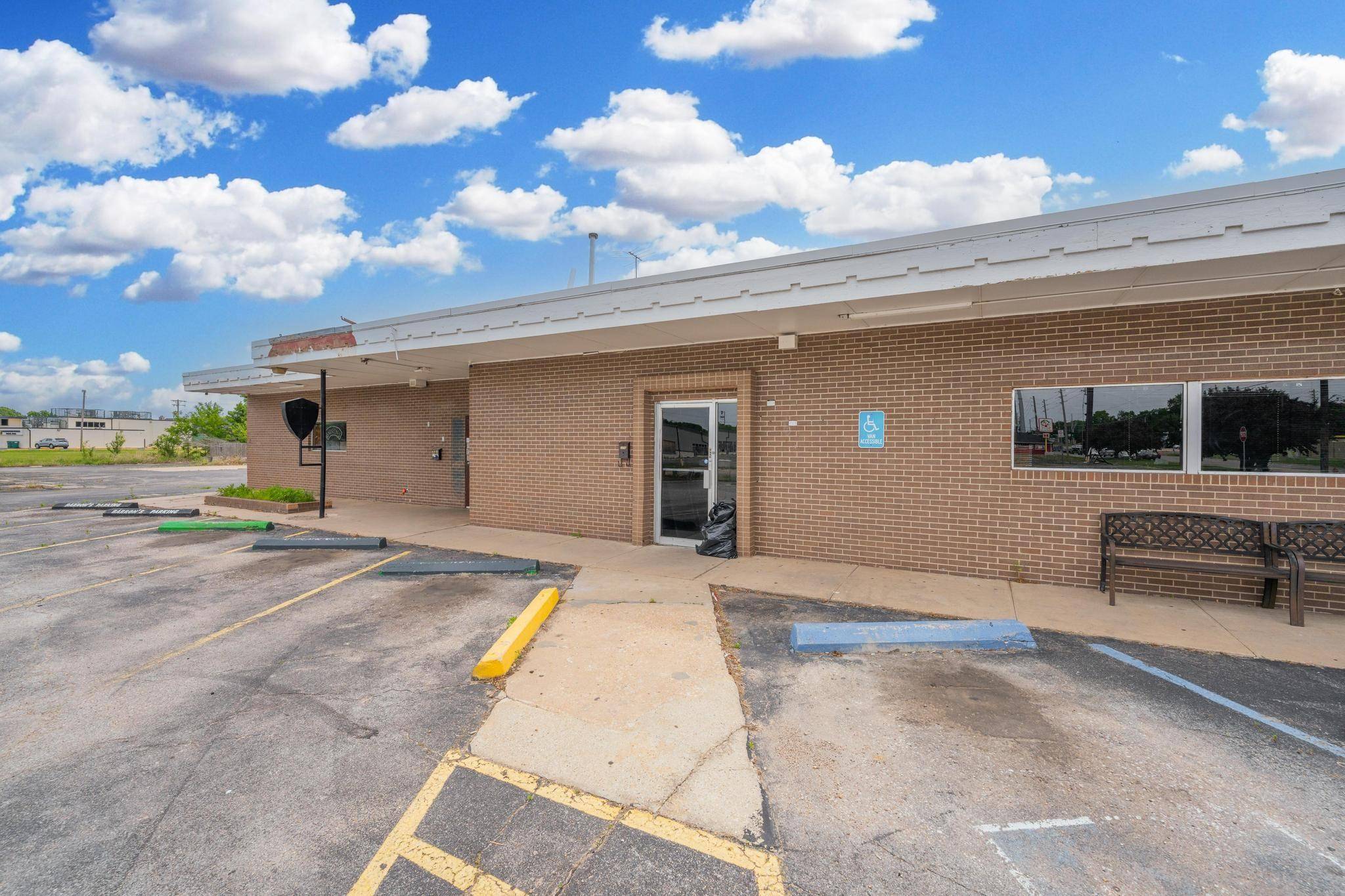 2502 S Oliver Ave, Wichita, KS 67210