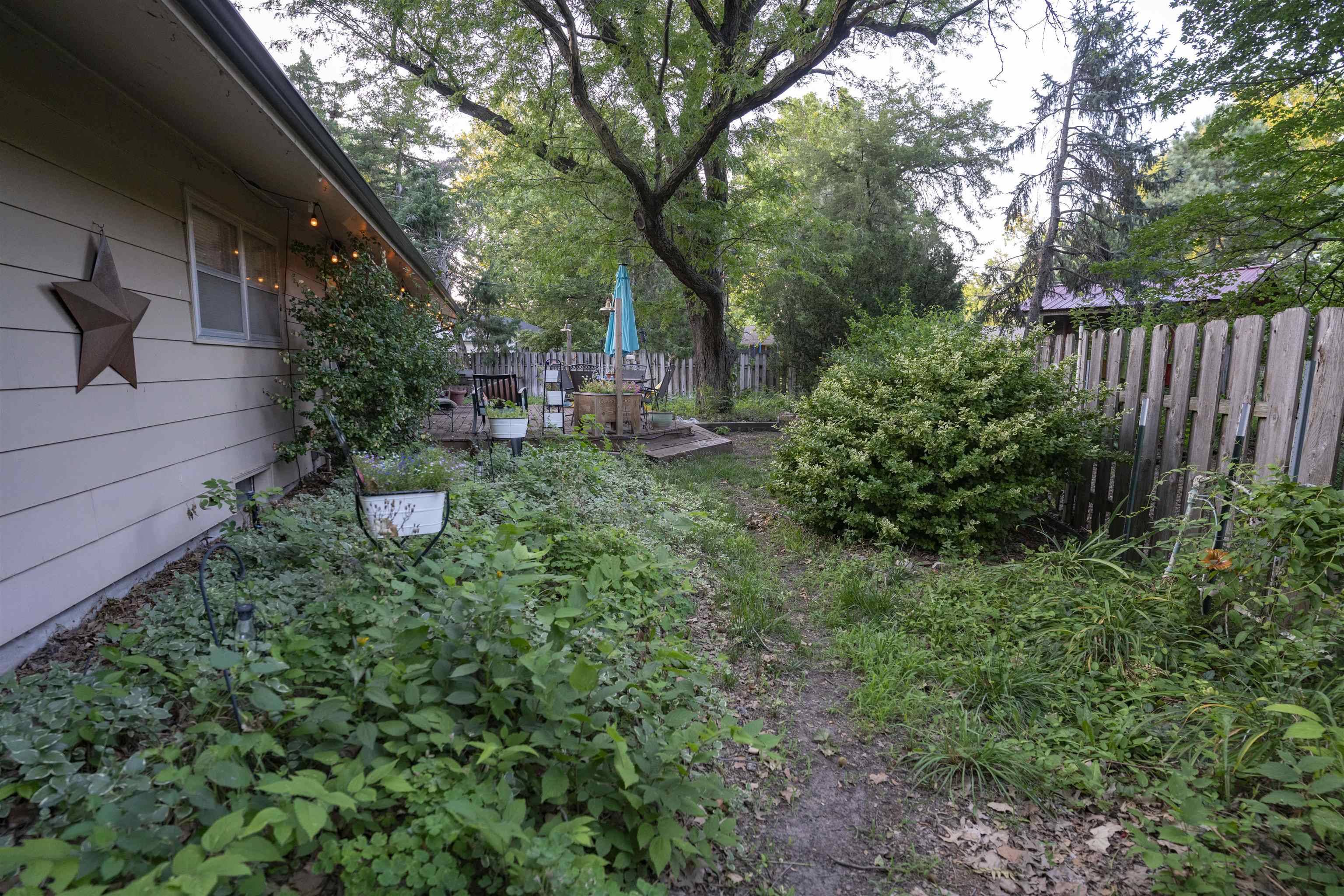 320 S Erb St, Hesston, KS 67062