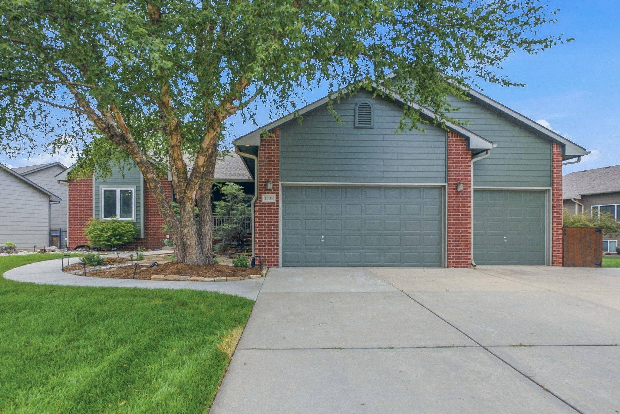 1301 E Rushwood Dr, Derby, KS 67037-3461