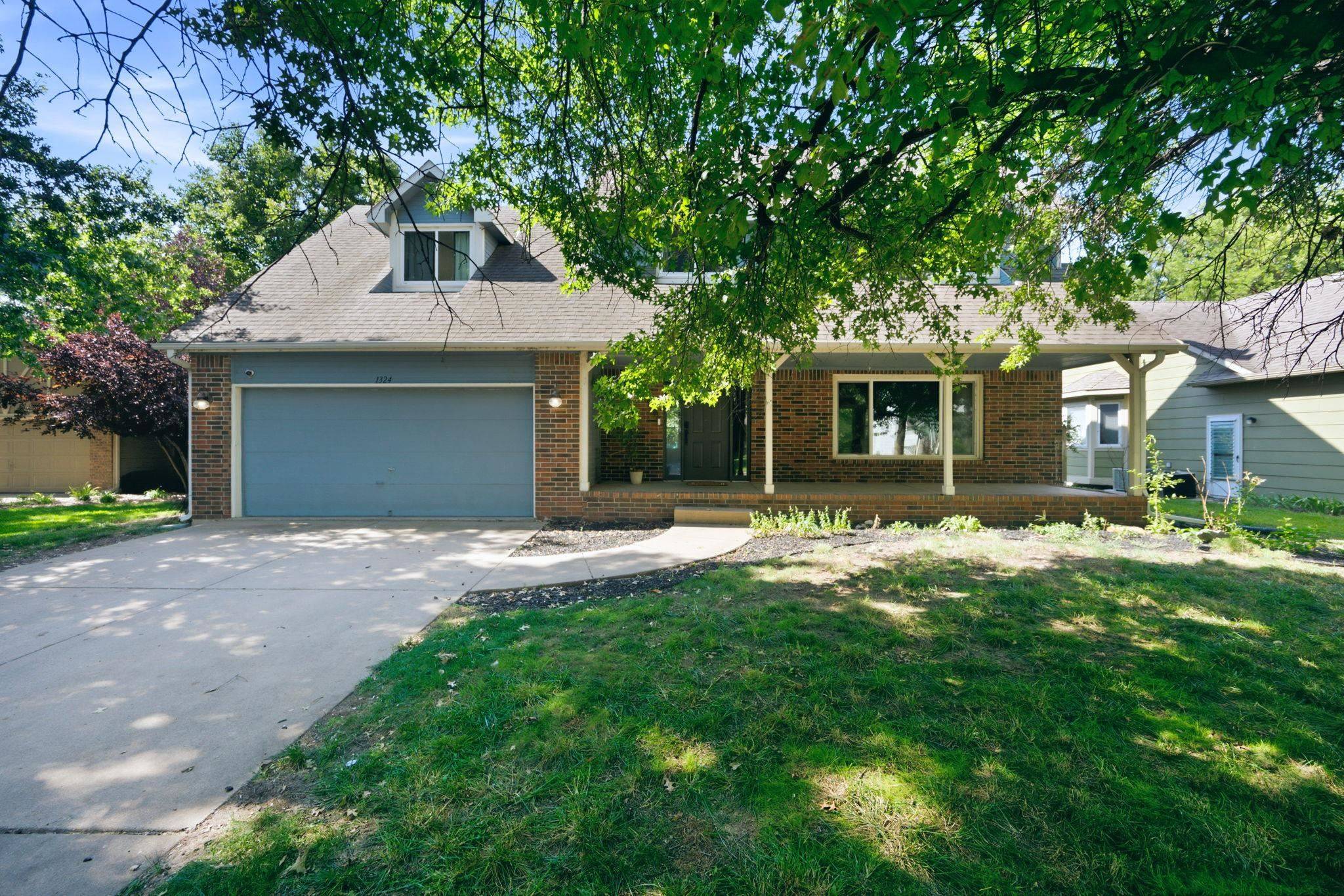 1324 N MANCHESTER CT, Wichita, KS 67212