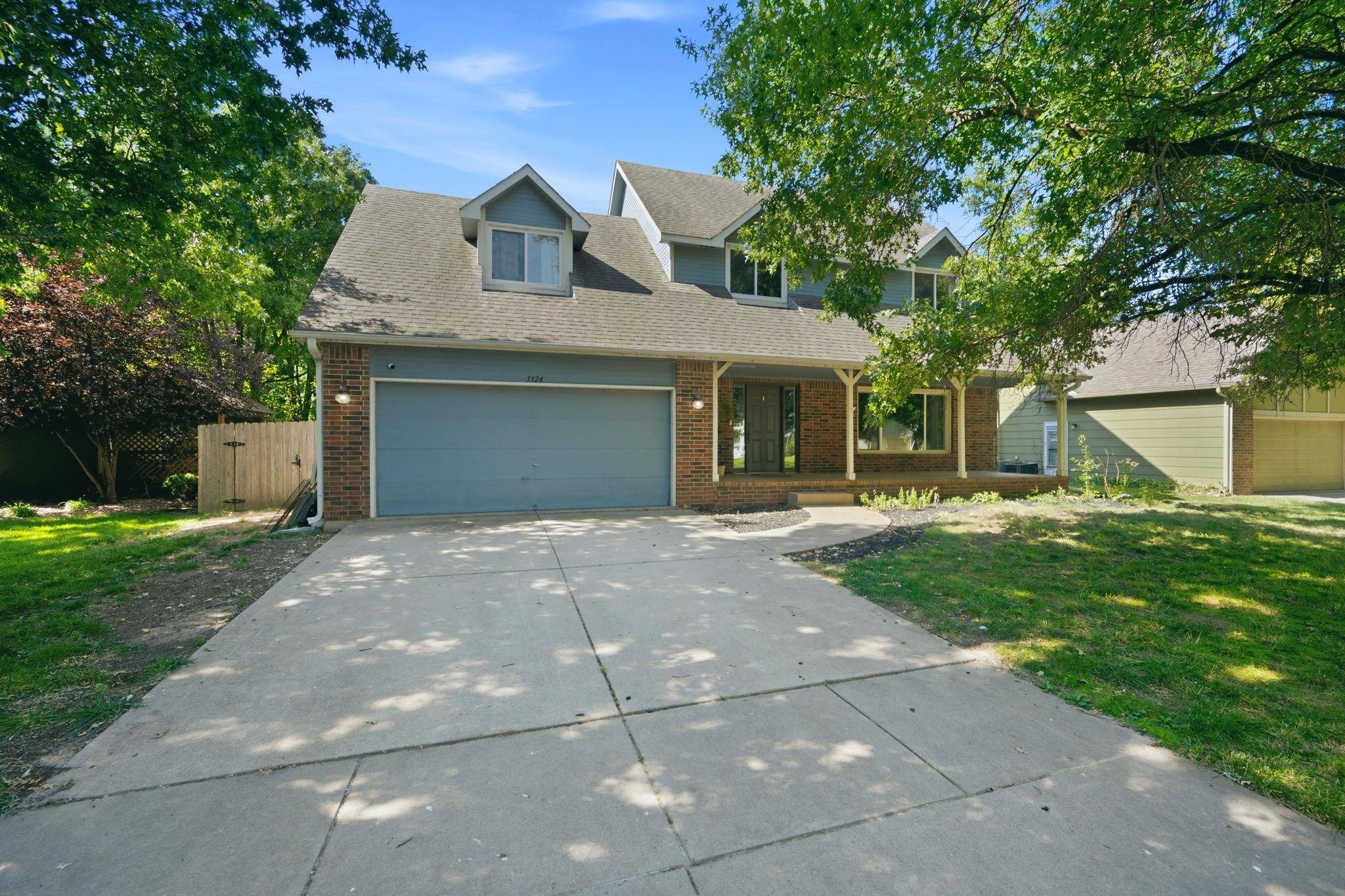 1324 N MANCHESTER CT, Wichita, KS 67212