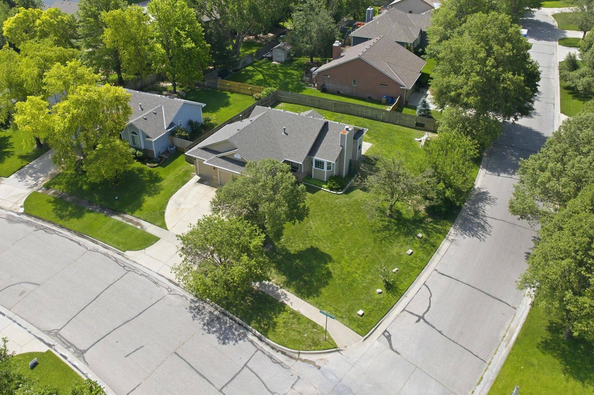 9213 W Central Park St, Wichita, KS 67205