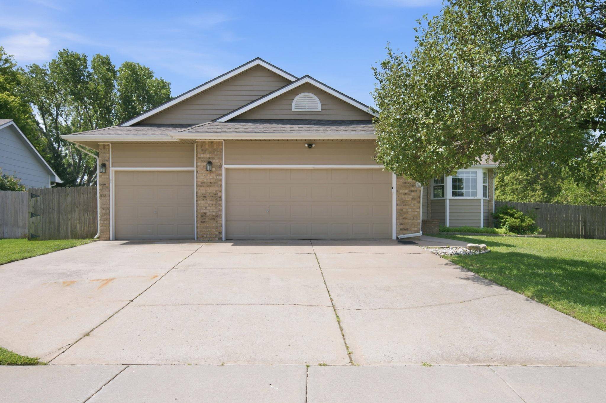 9213 W Central Park St, Wichita, KS 67205
