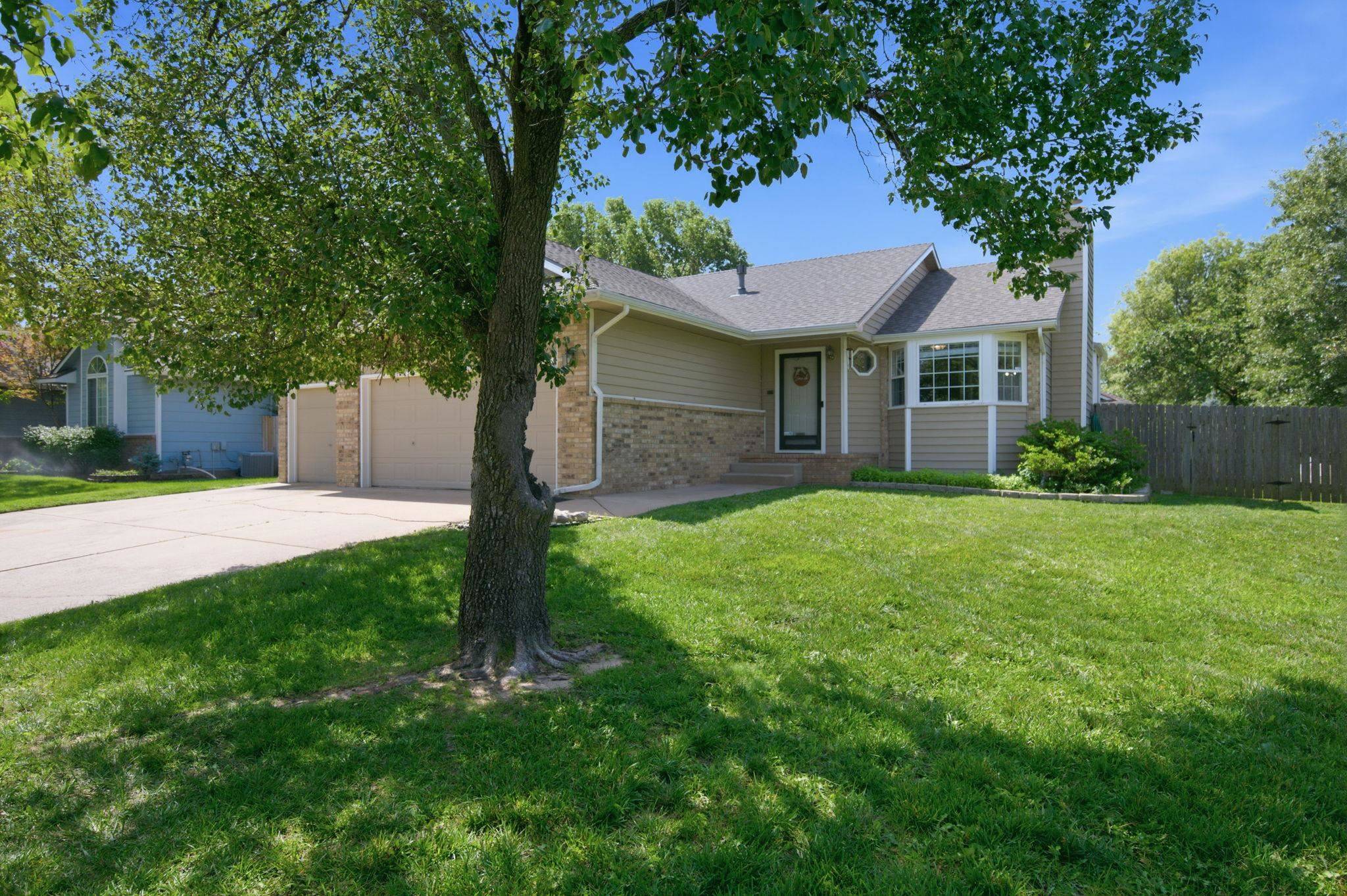 9213 W Central Park St, Wichita, KS 67205
