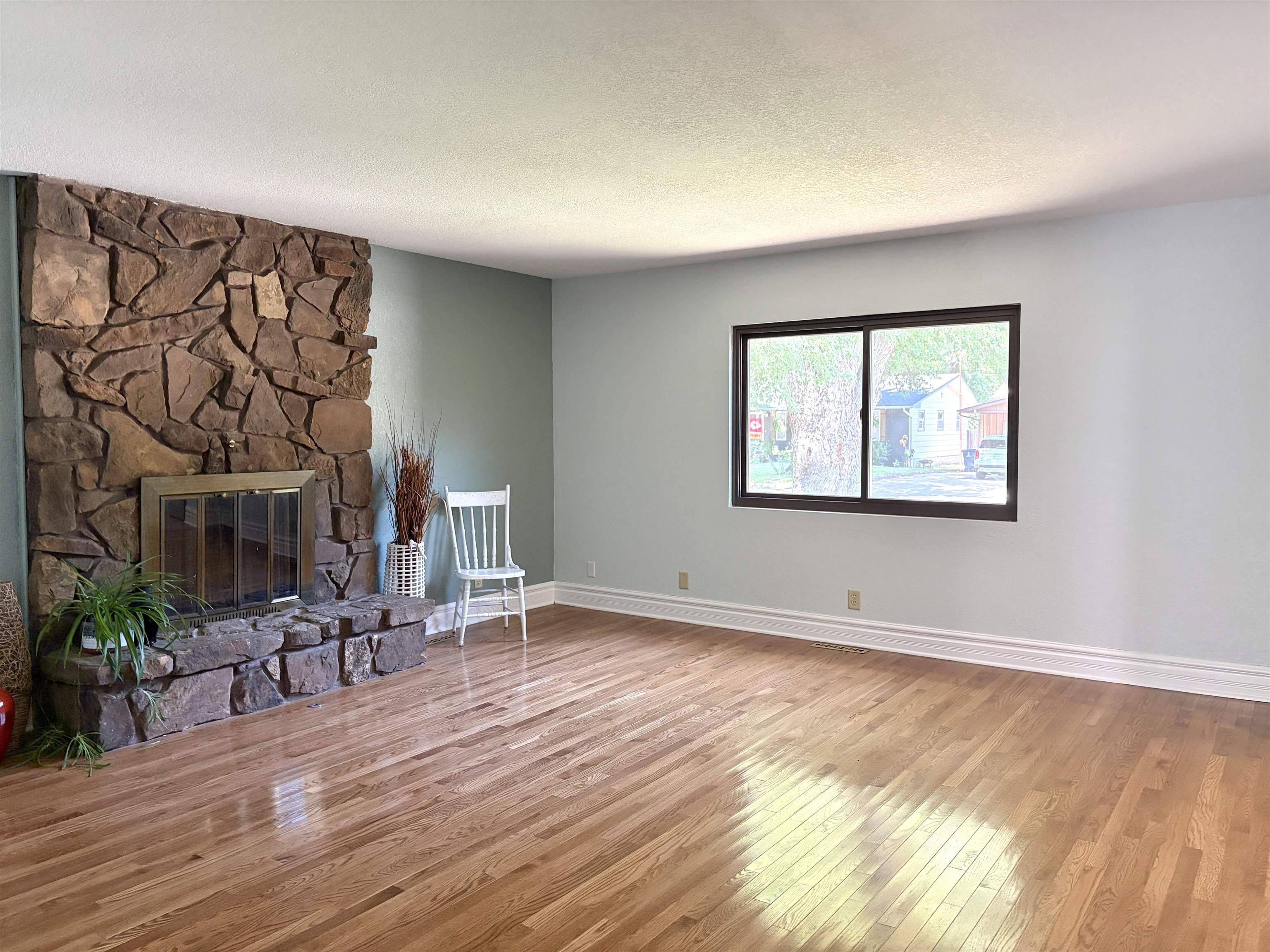 509 W 13th Ave, El Dorado, KS 67042