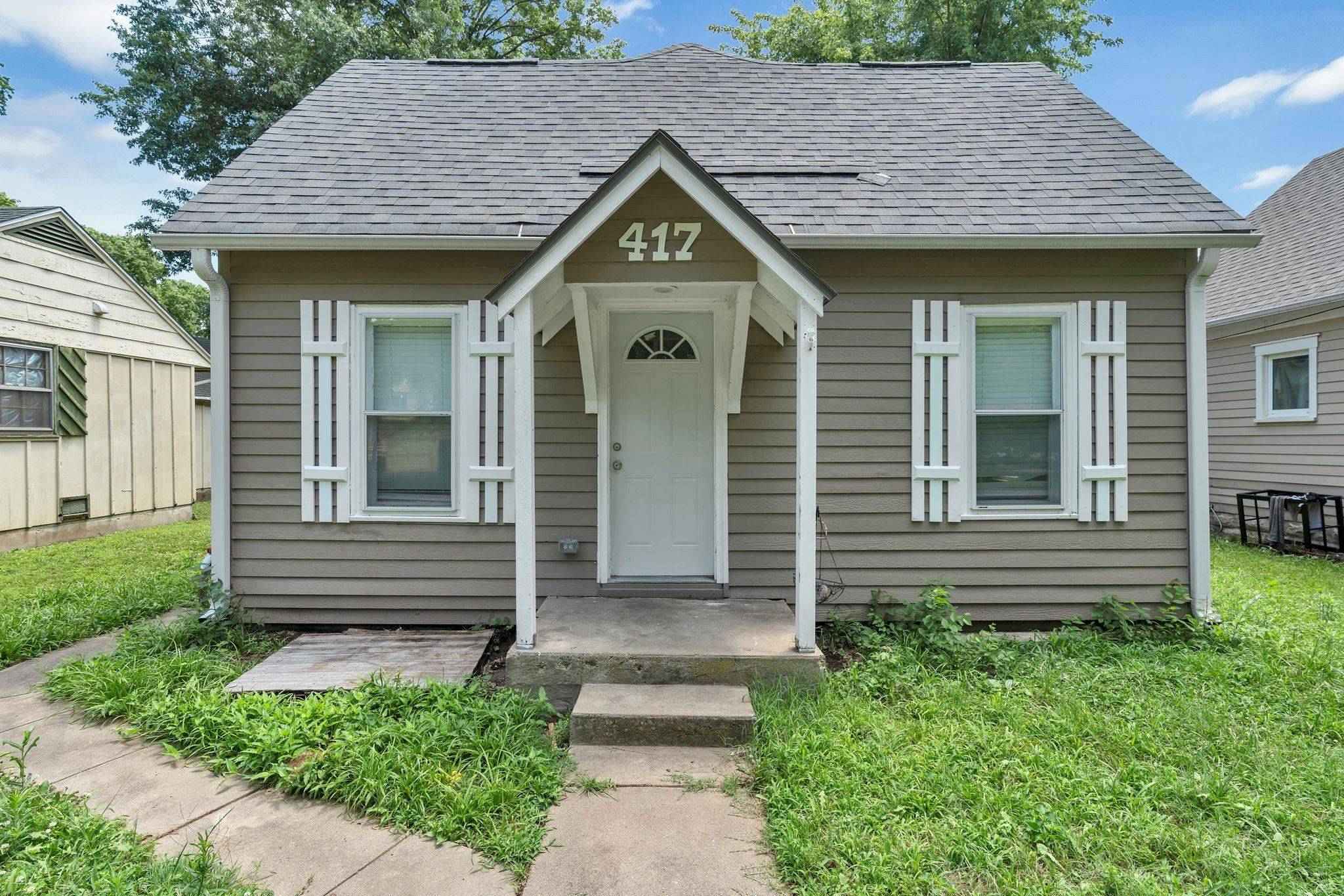 417 W 11th Ave, Winfield, KS 67156-3513
