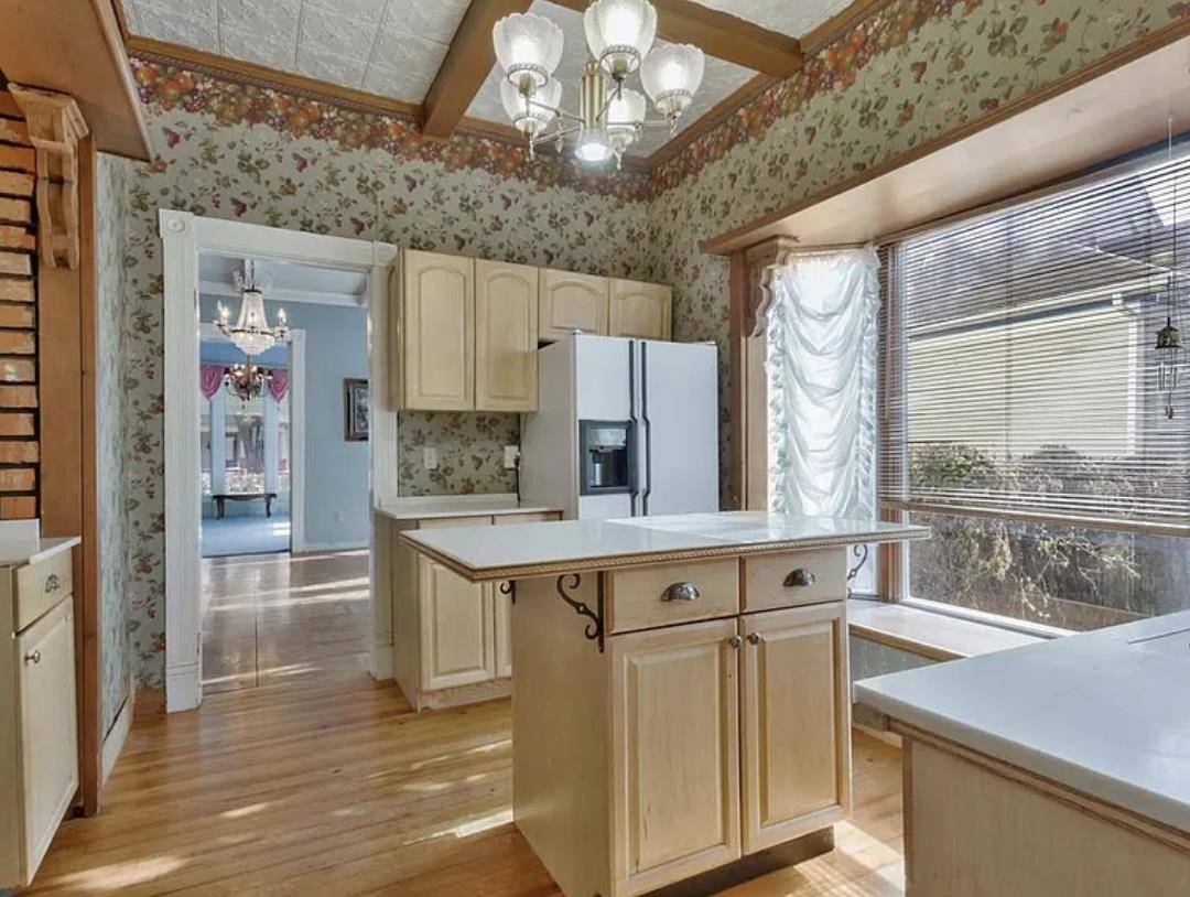 1121 N Bitting Ave, Wichita, KS 67203-3524