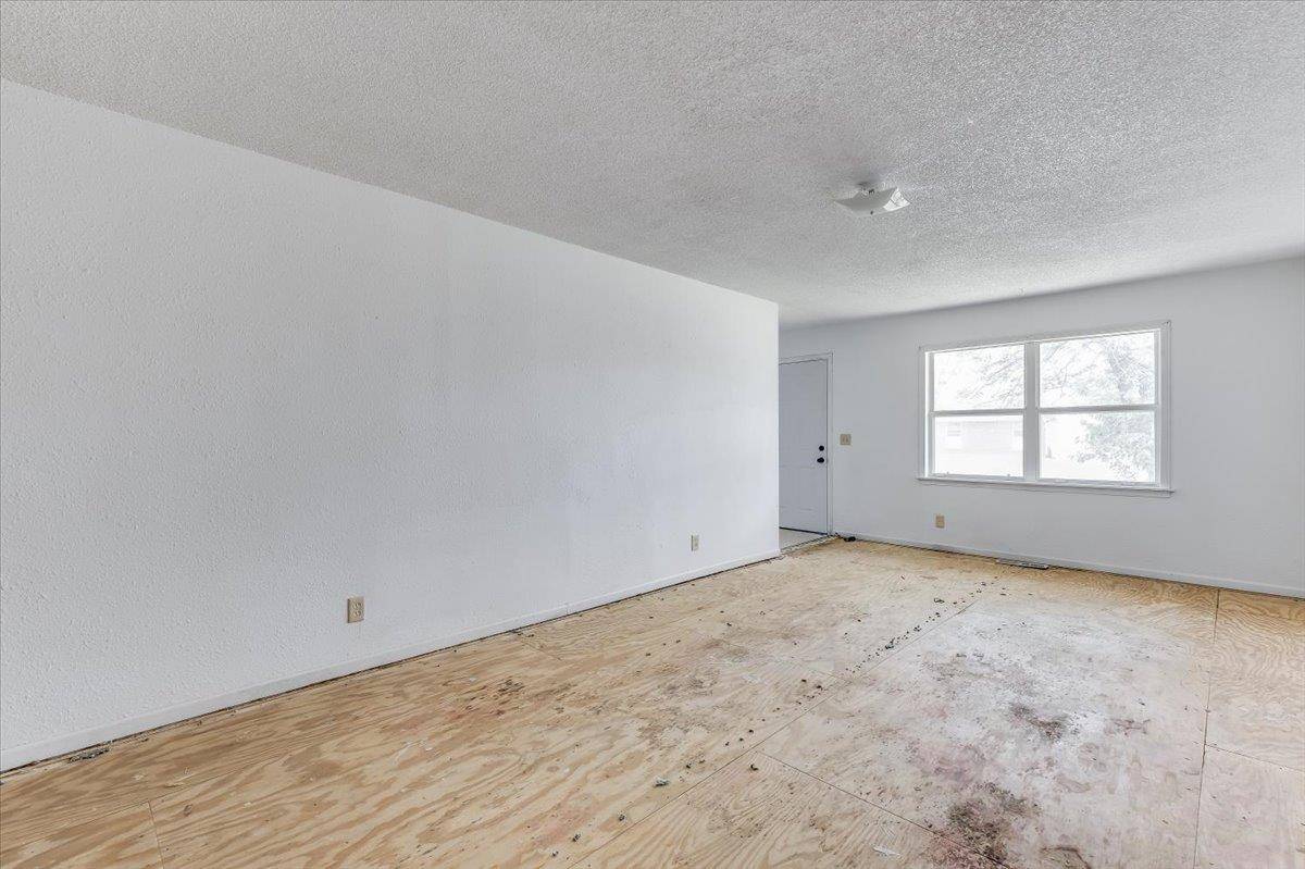 7025 W Frazier, Wichita, KS 67212