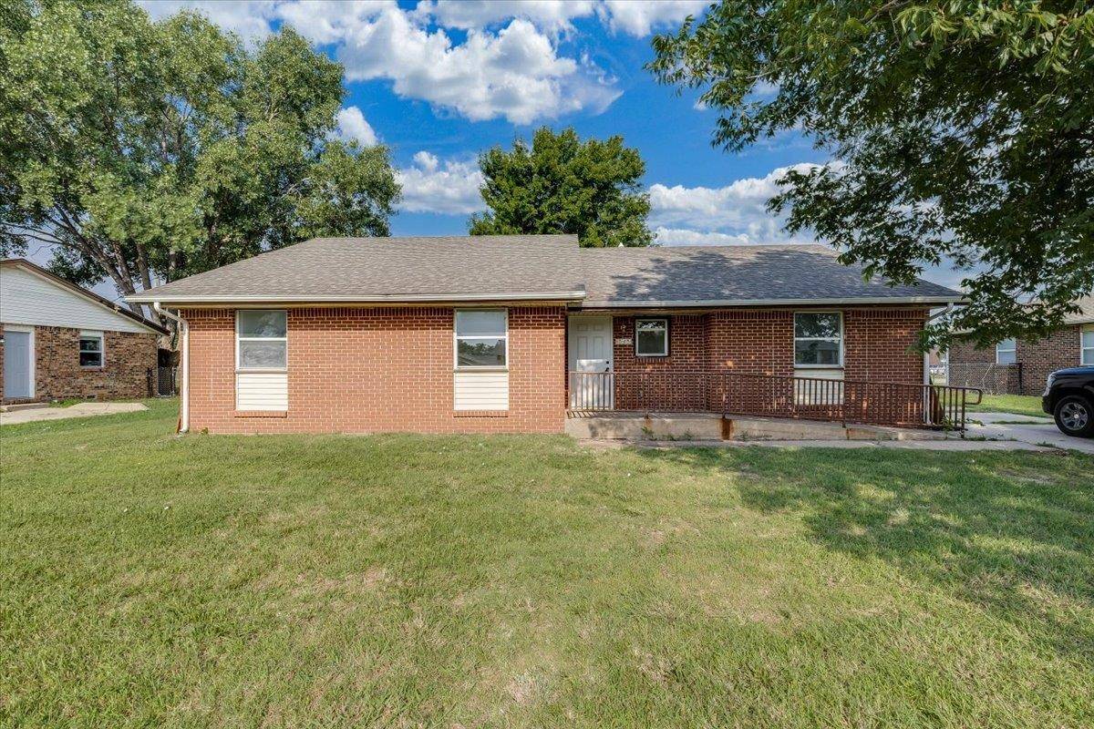 545 N Summitlawn, Wichita, KS 67212