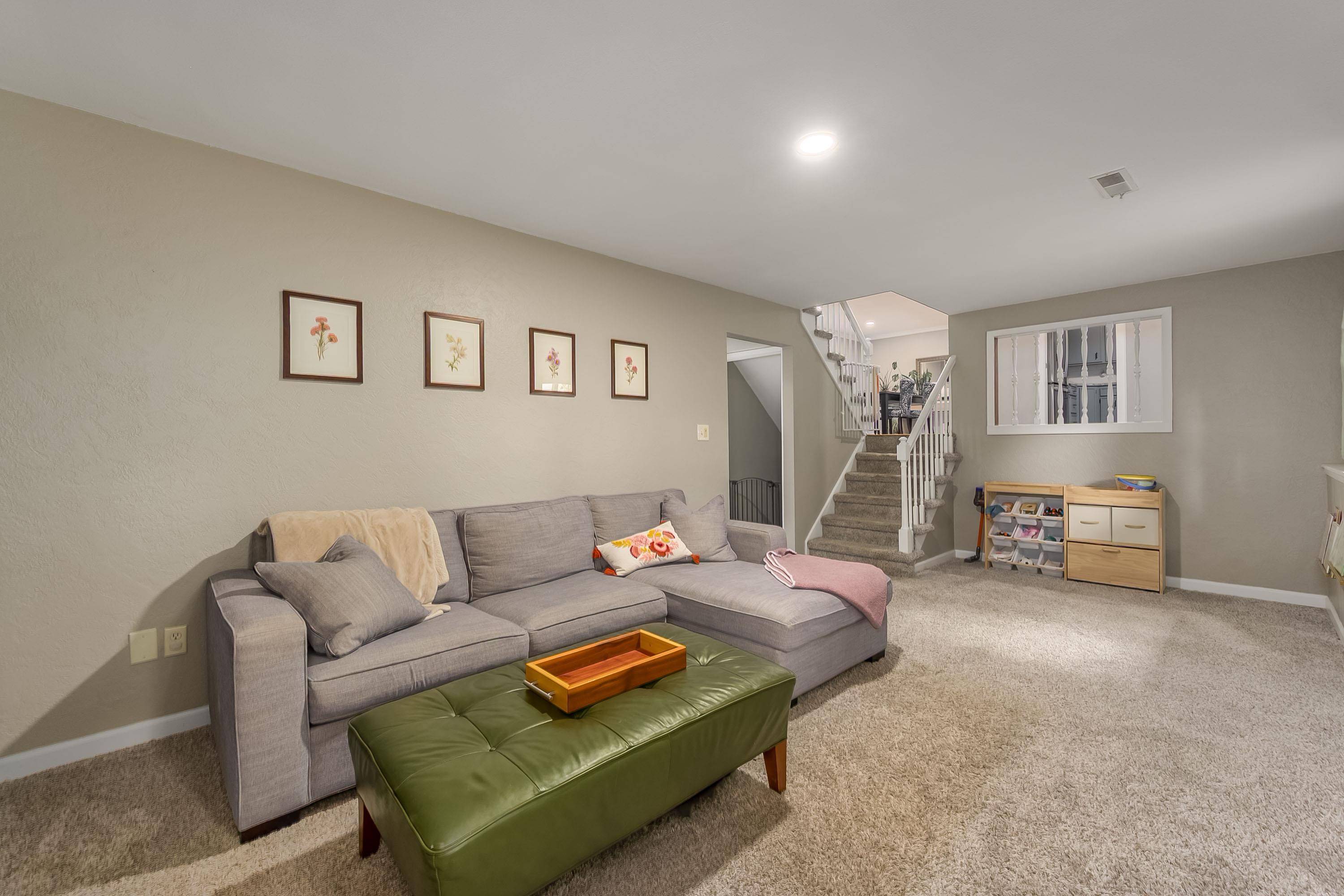 621 N Willow Dr, Derby, KS 67037-1949