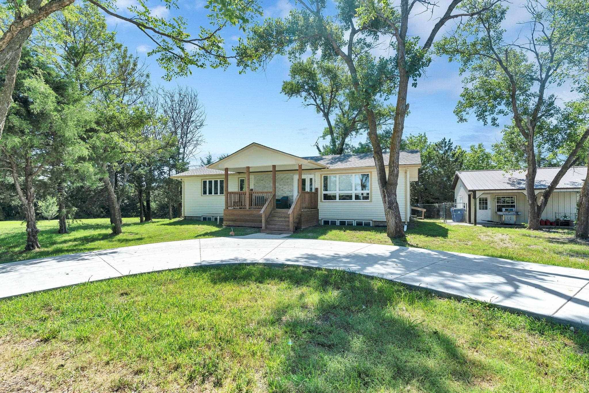 4936 NW County Line Rd, Benton, KS 67017