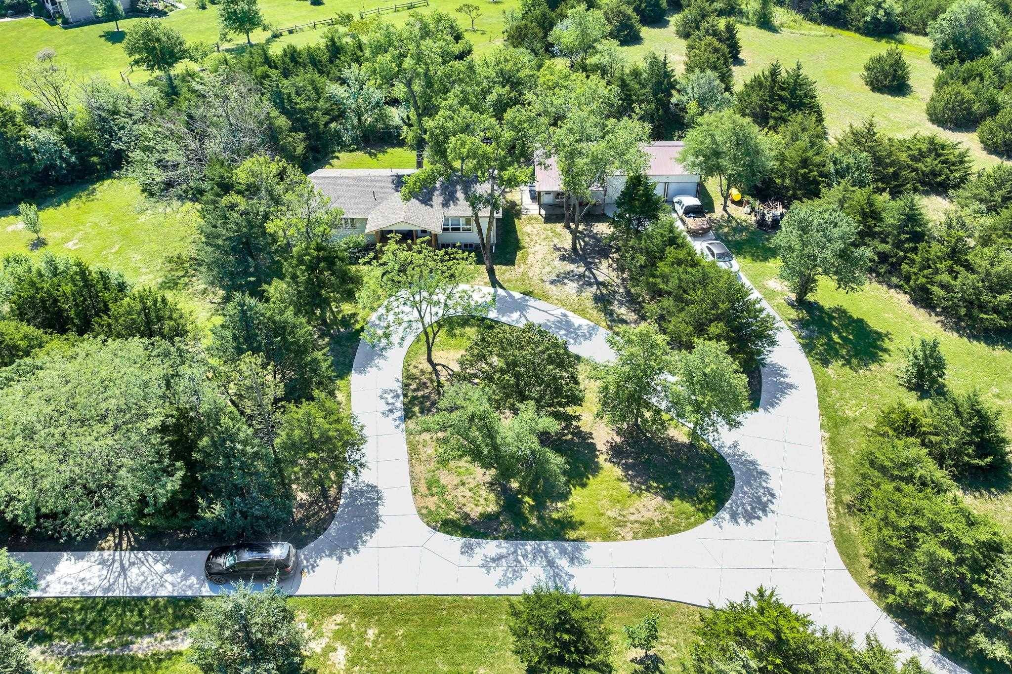 4936 NW County Line Rd, Benton, KS 67017