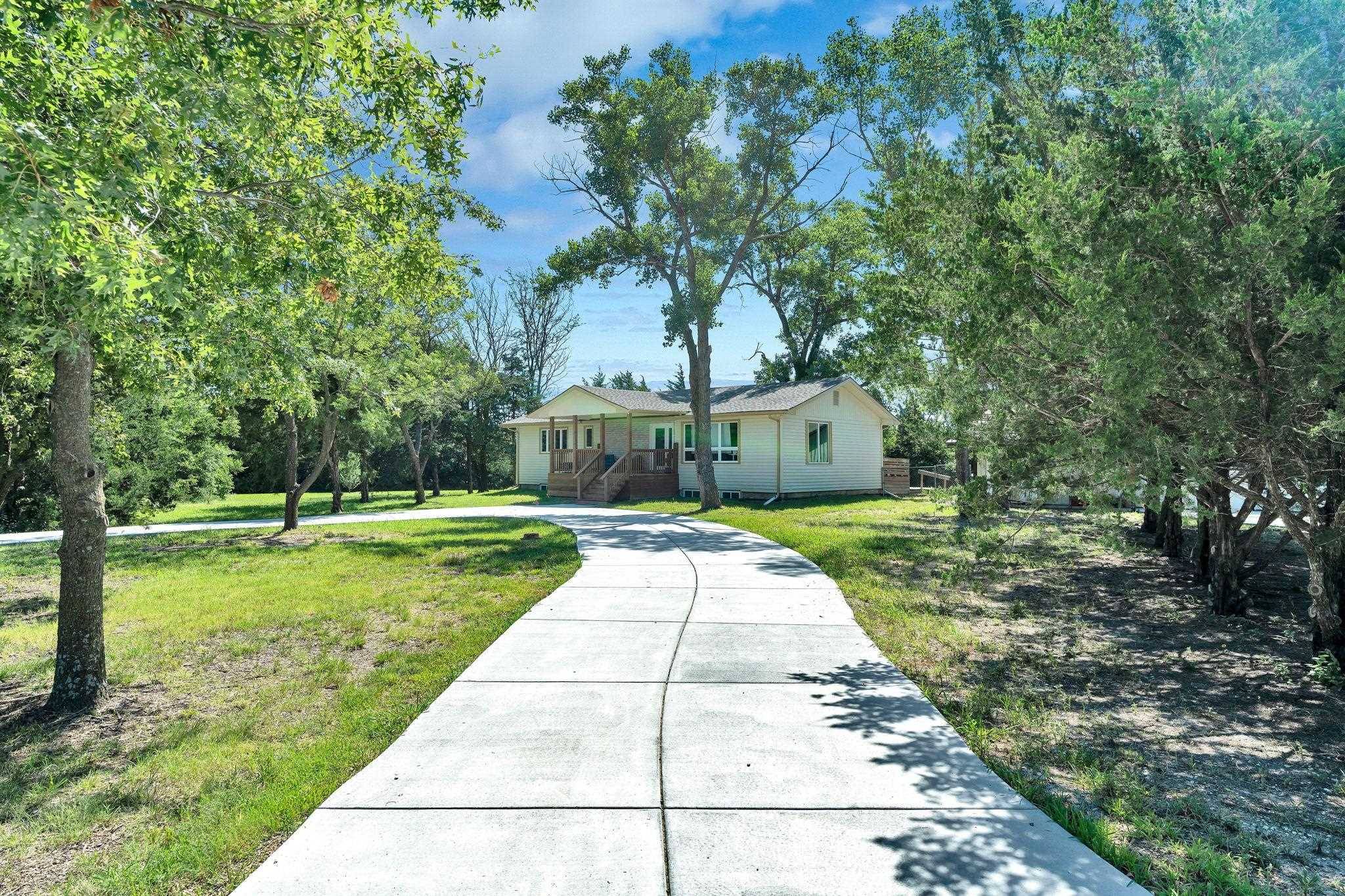 4936 NW County Line Rd, Benton, KS 67017