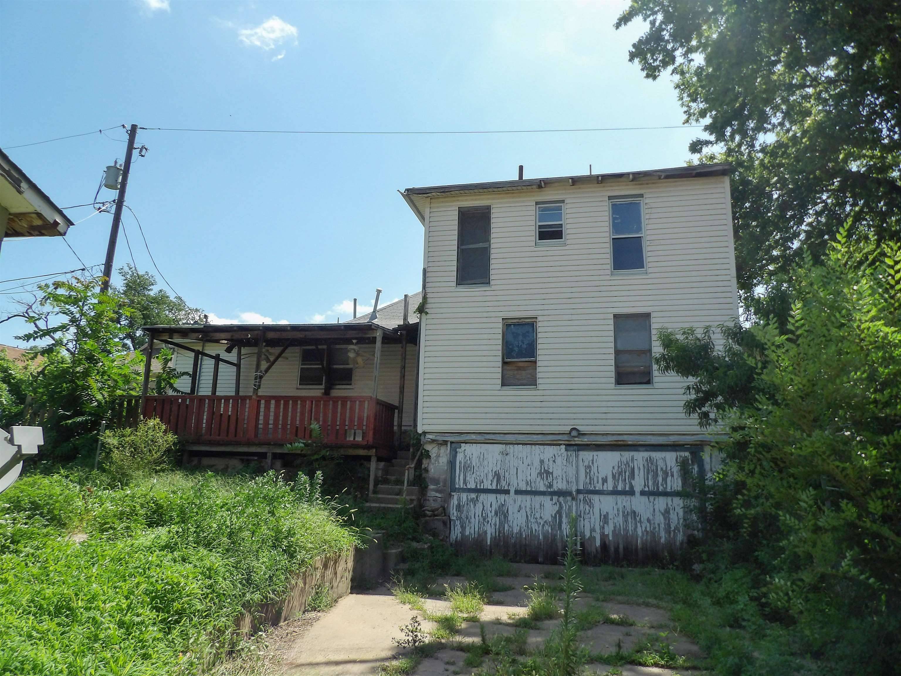 711 S Summit, Arkansas City, KS 67005-6354