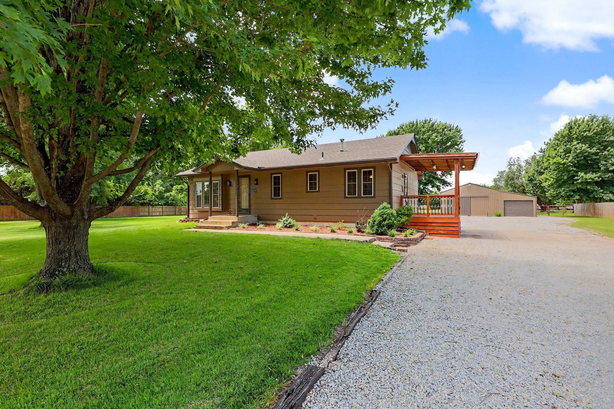 9809 S Laura St, Haysville, KS 67060