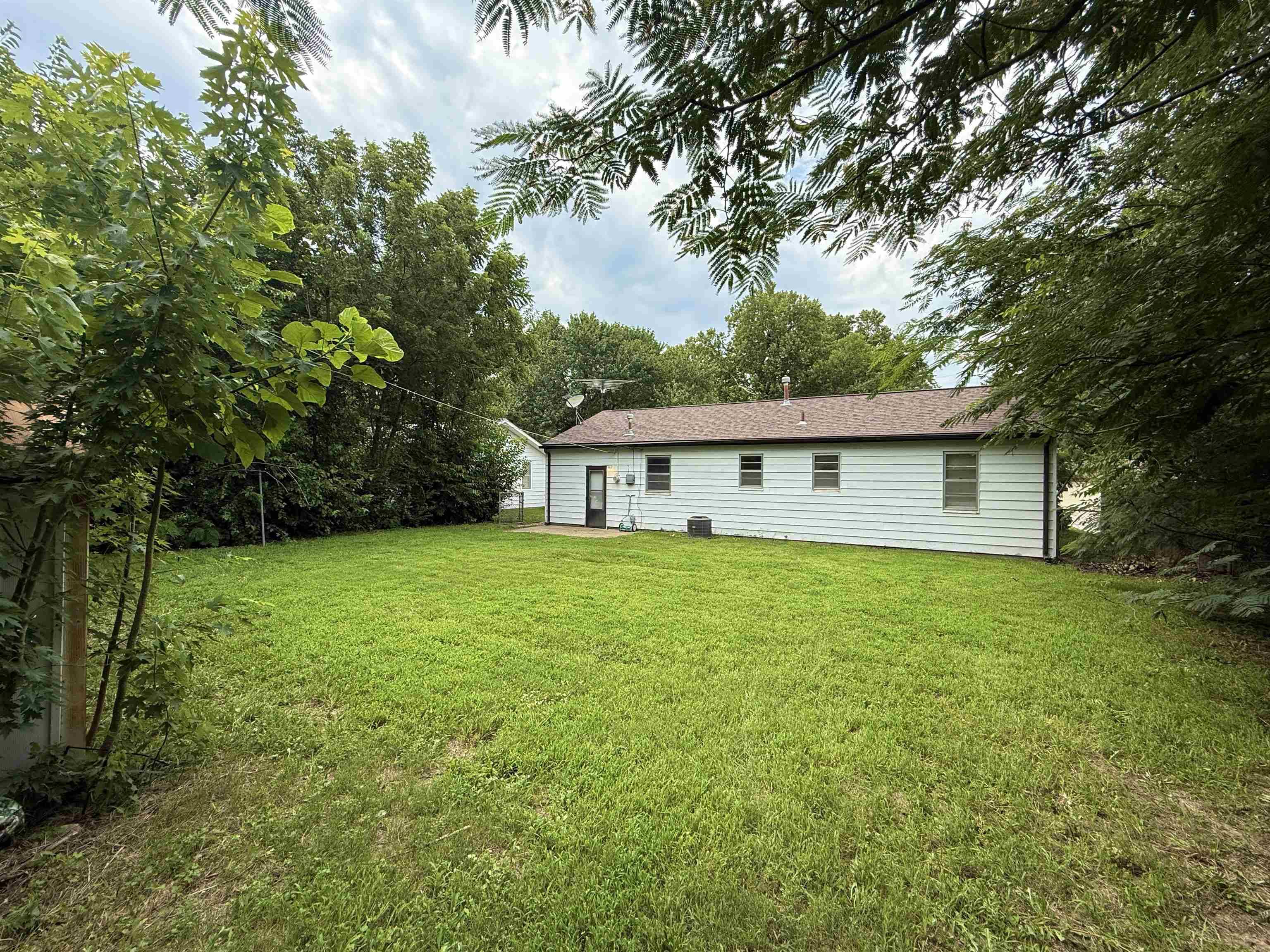 515 W 4th St, Haysville, KS 67060