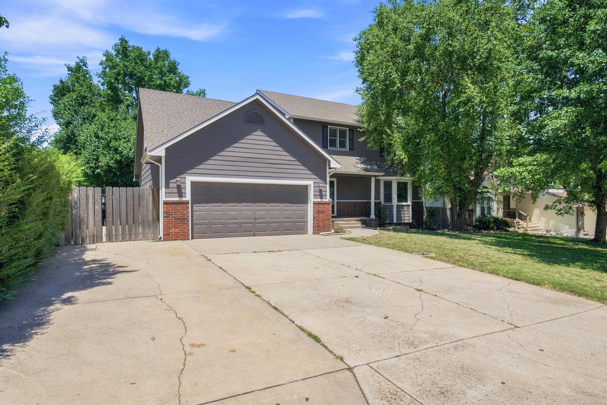 224 E Forest Park Ct, Derby, KS 67037