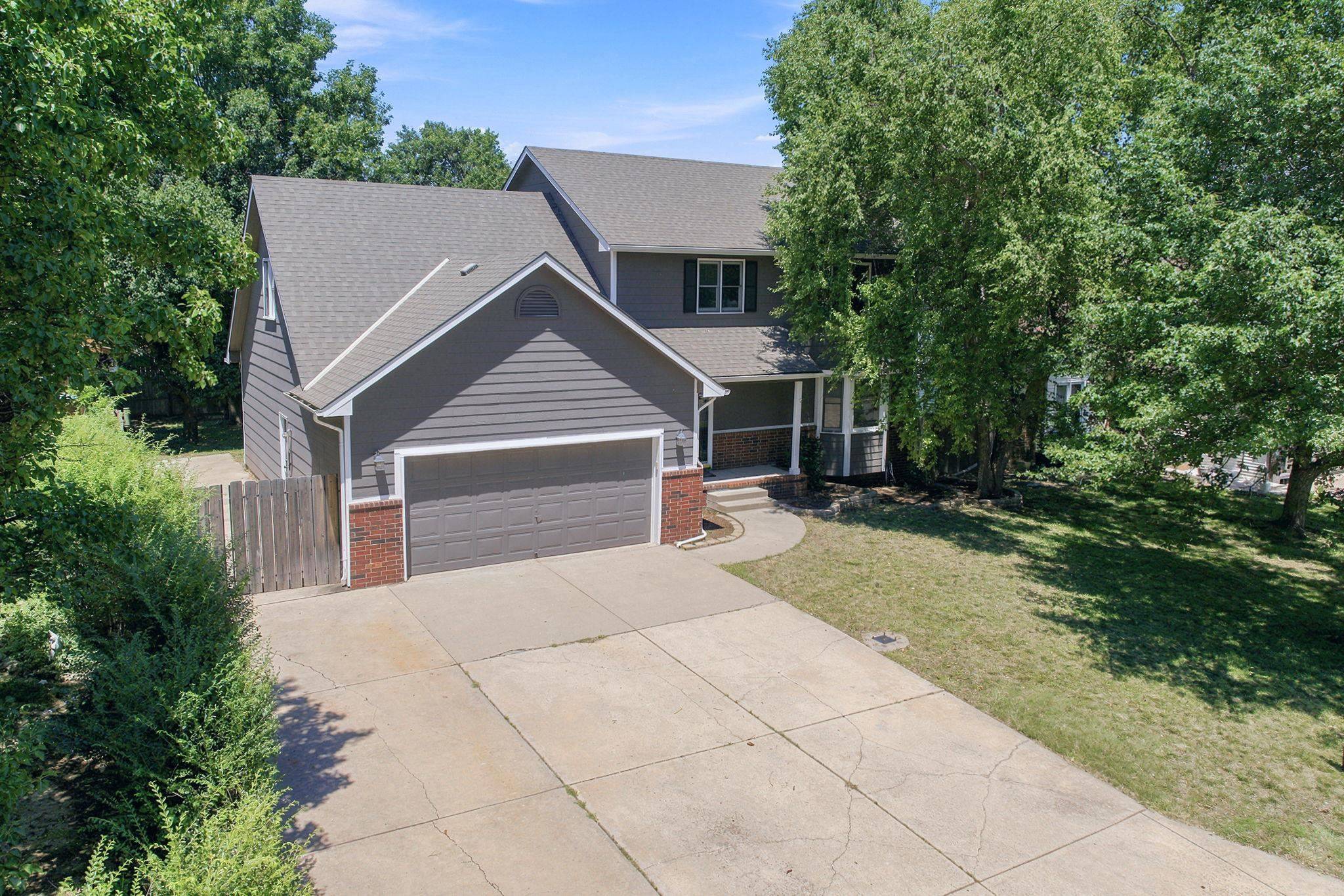 224 E Forest Park Ct, Derby, KS 67037