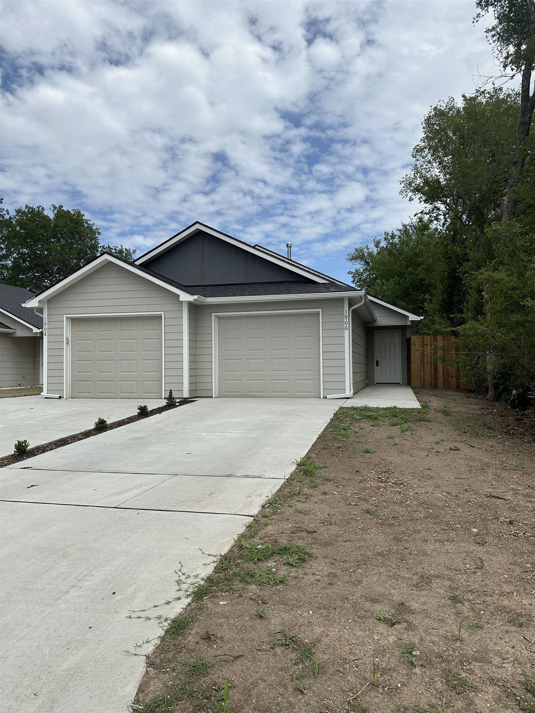 1906 N Hydraulic, Wichita, KS 67214