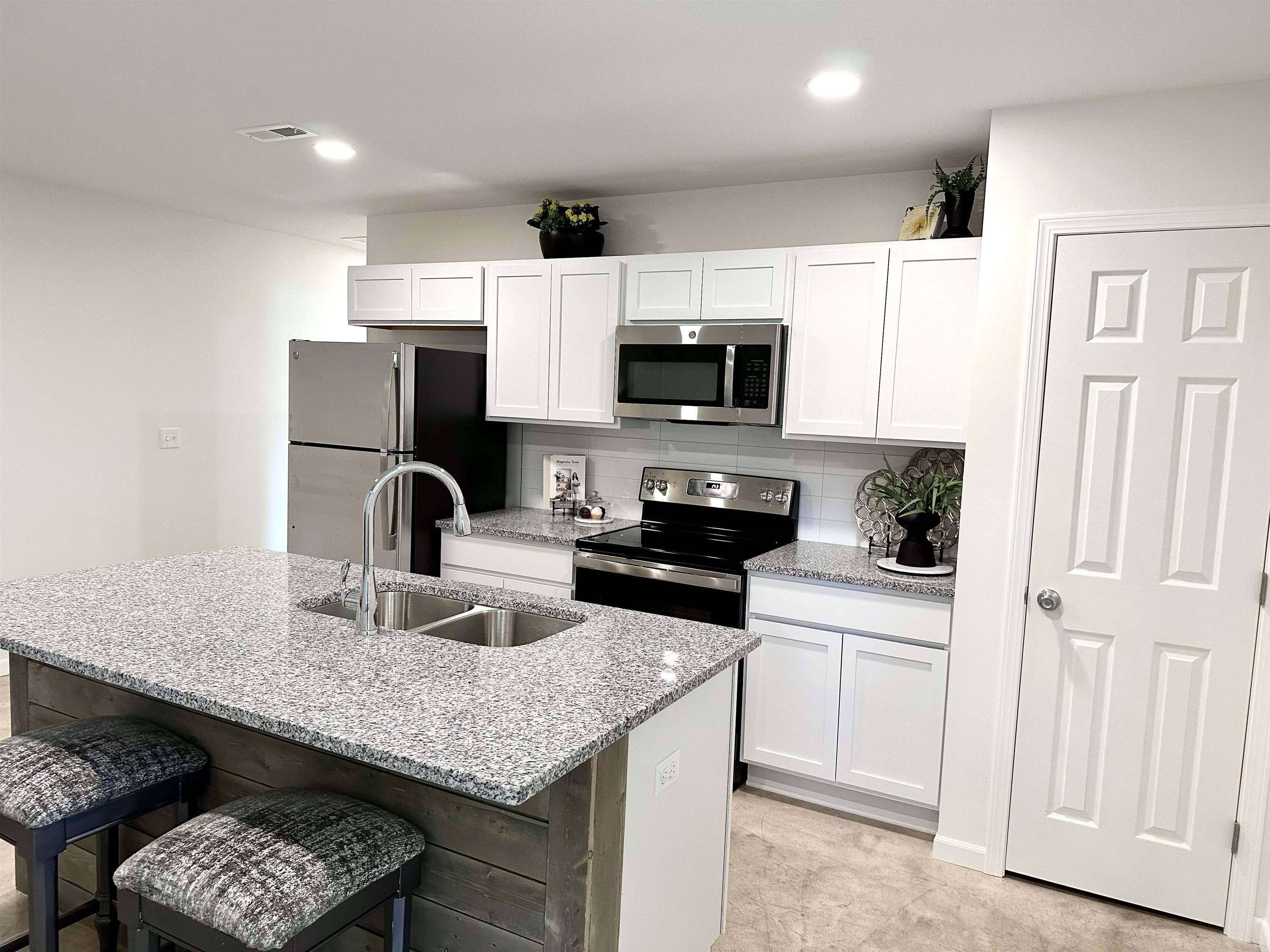 1906 N Hydraulic, Wichita, KS 67214