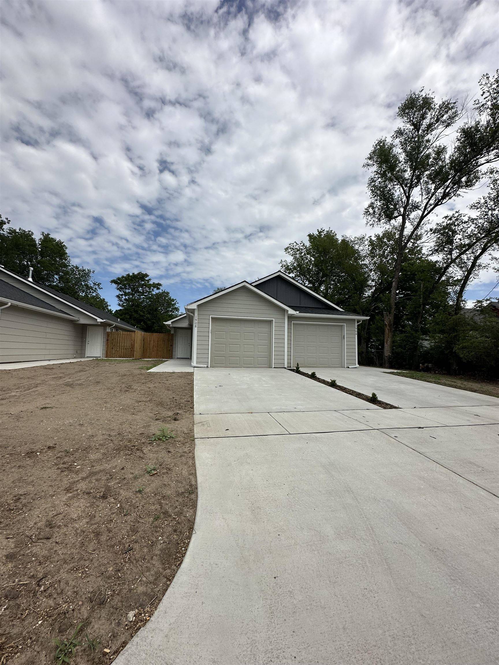 1912 N Hydraulic, Wichita, KS 67214