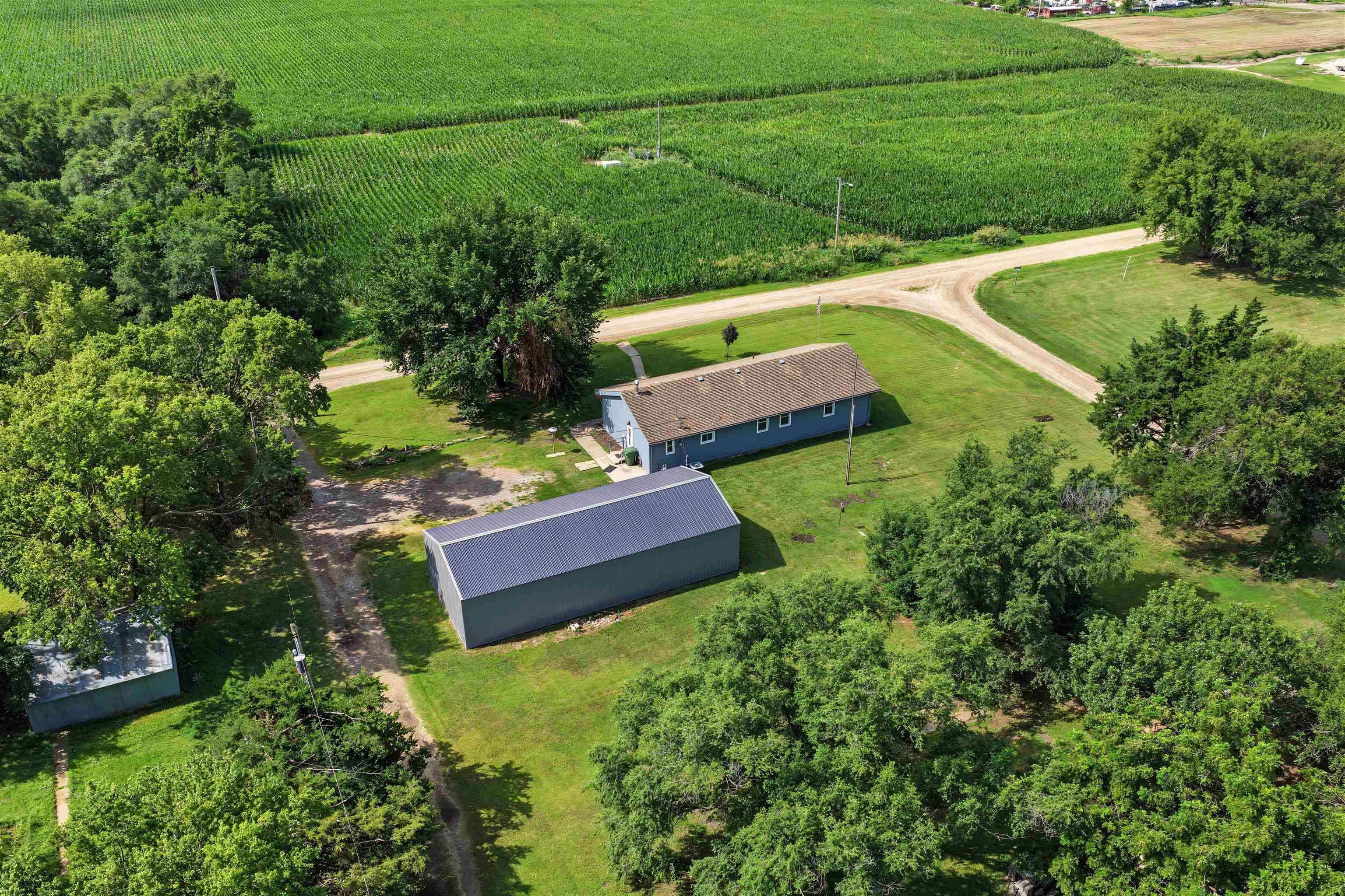 300 E Railroad Ave, Beverly, KS 67423-9110